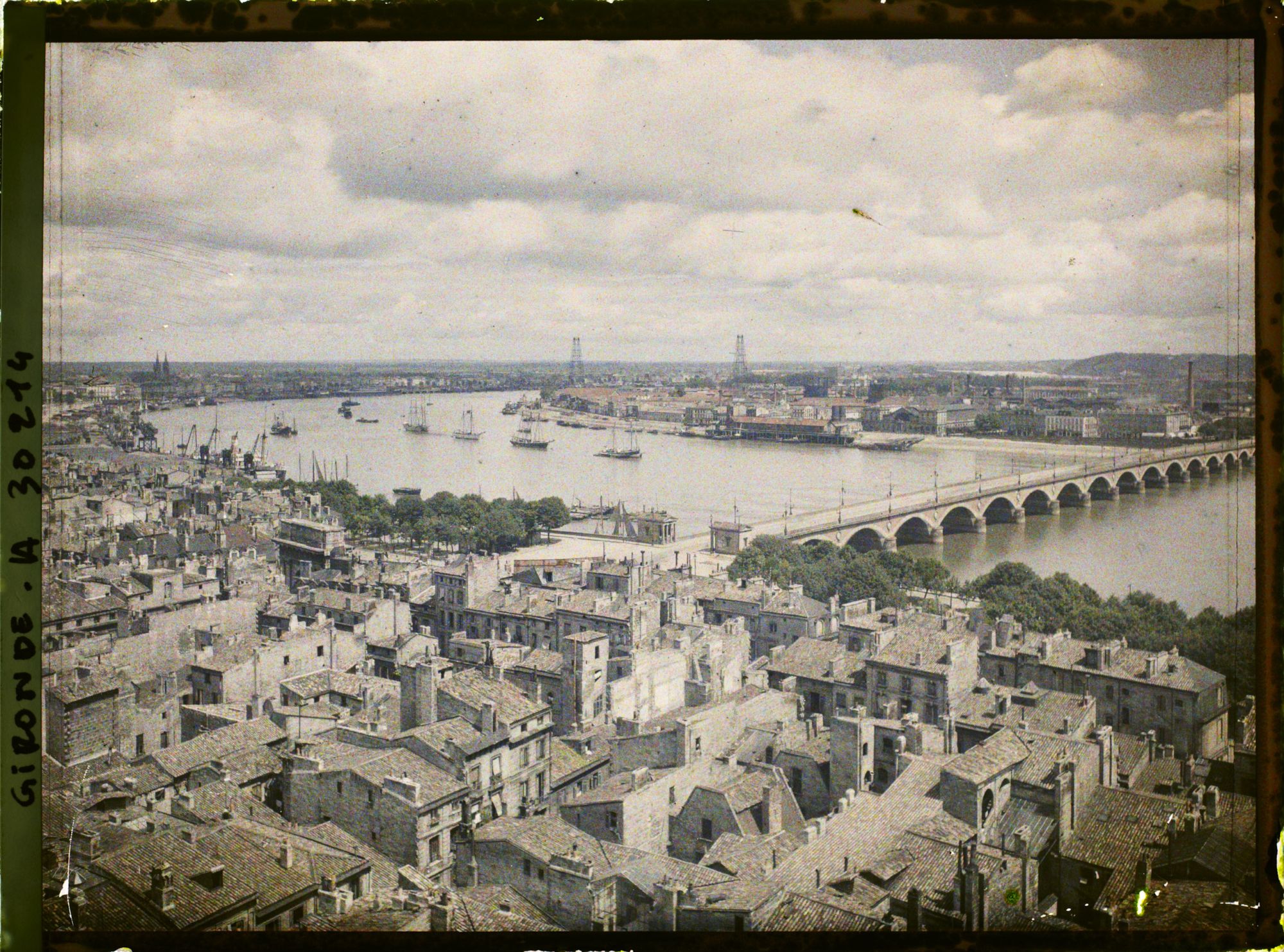 Image représentant France, Bordeaux, Panorama sur la Garonne