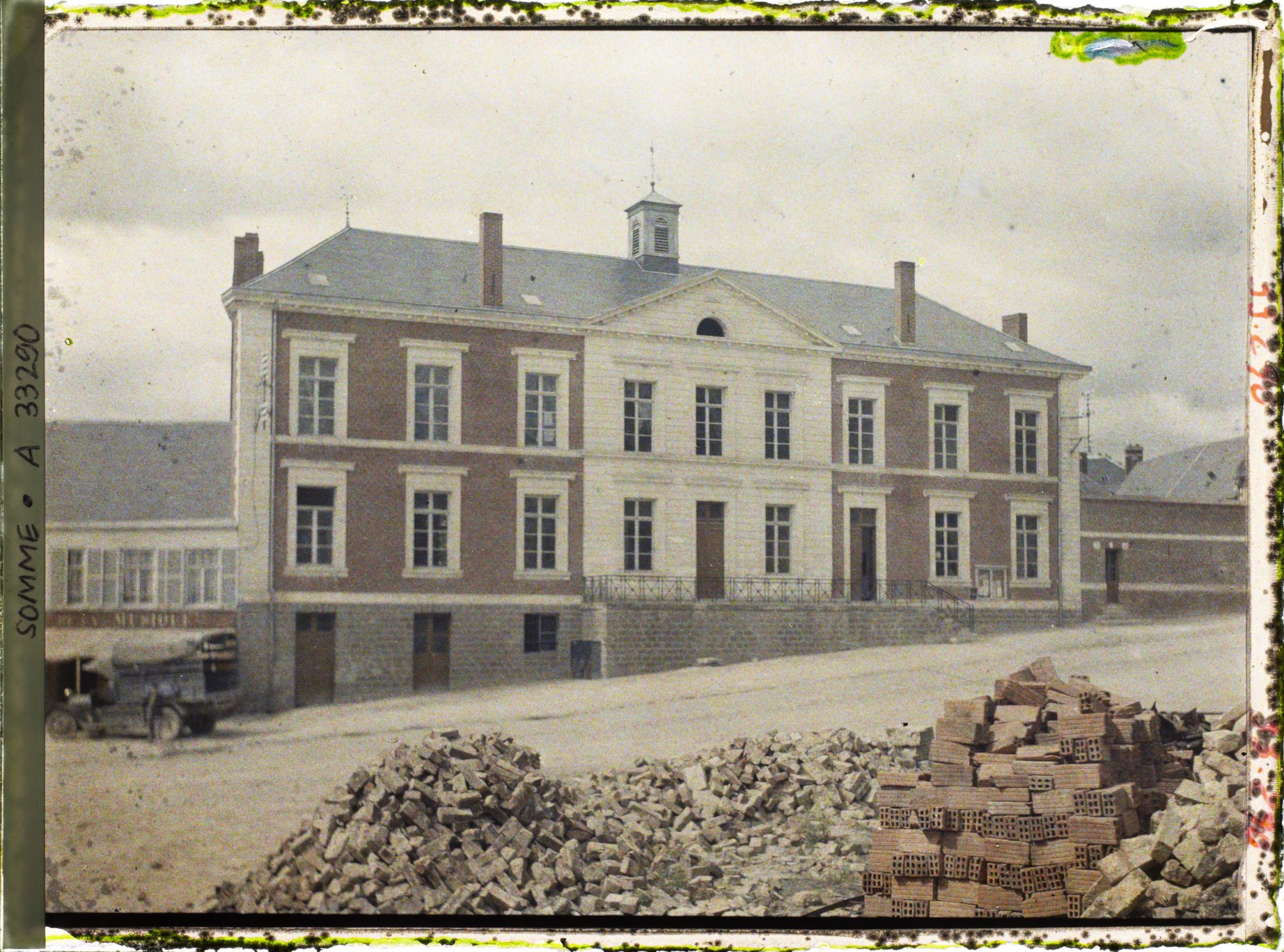 Image représentant France, Bray s/ Somme, Nouvelle Mairie
