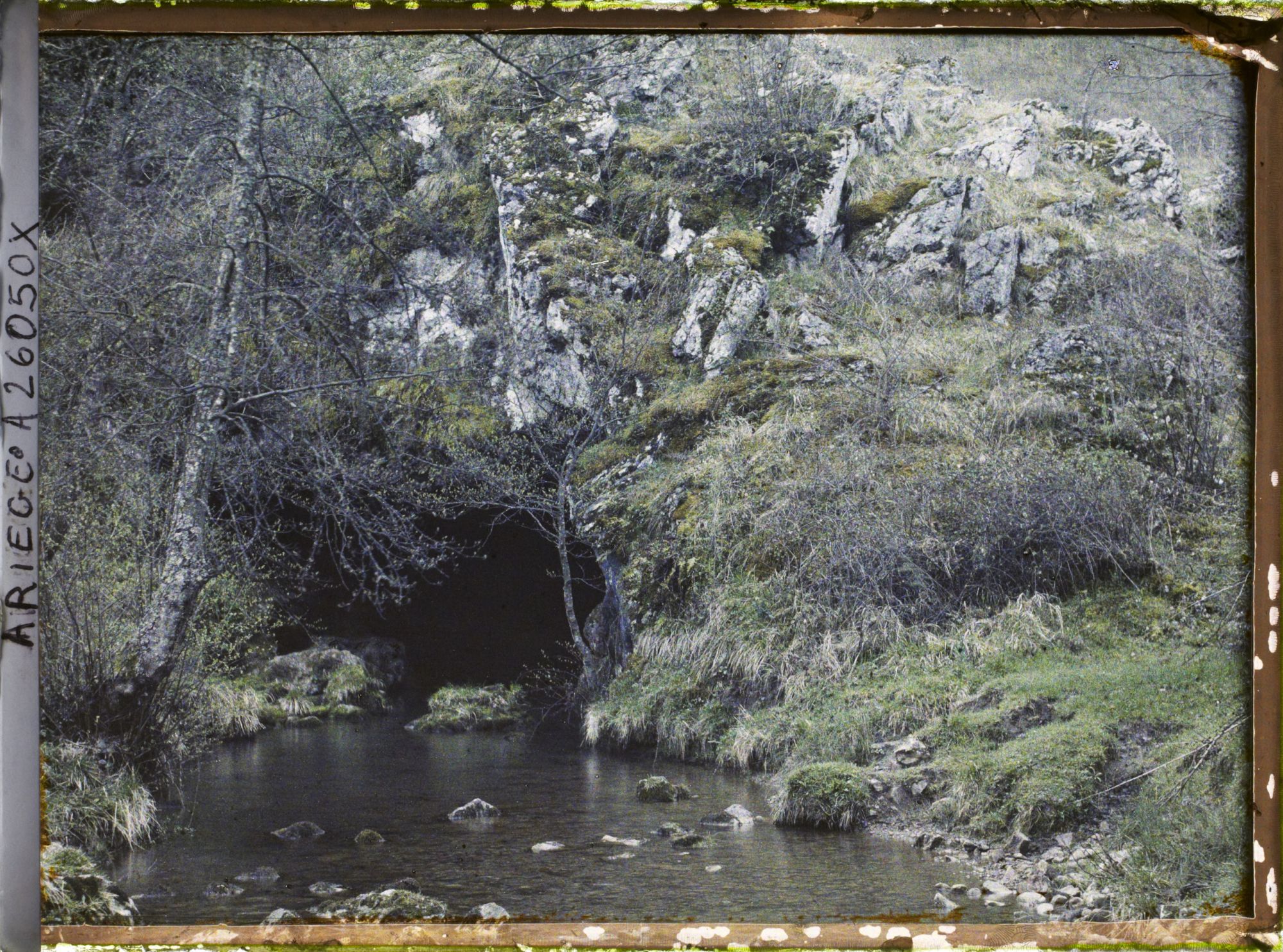 Image représentant L'entrée de la grotte du Tuc d'Audoubert