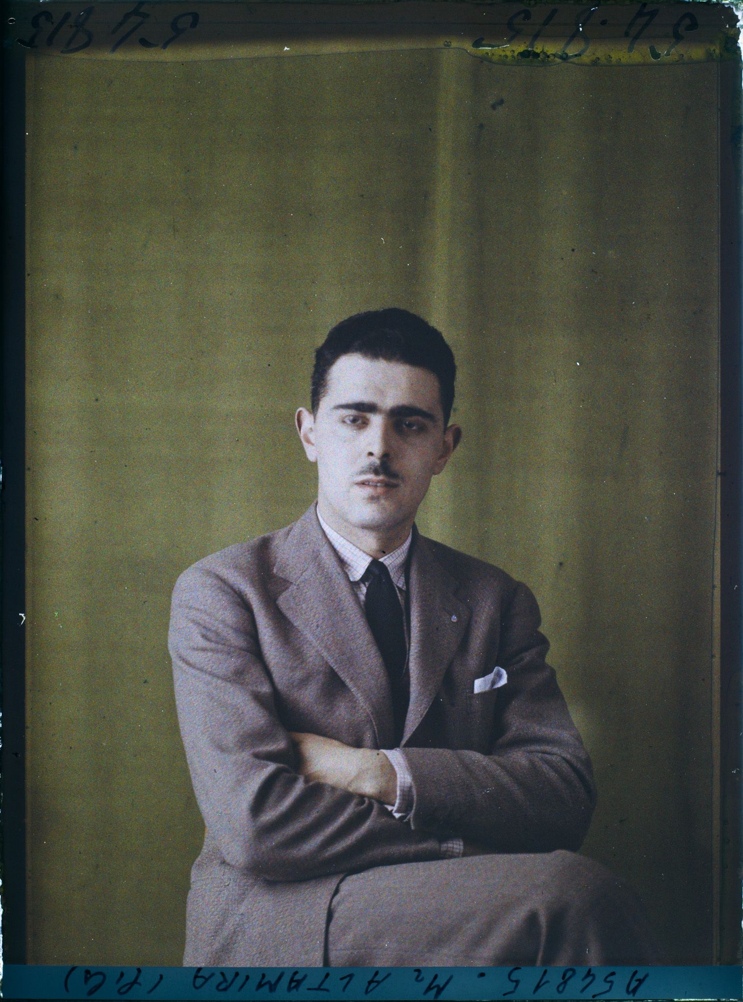 Image représentant https://musee-albert-kahn.s-museum.fr/home/NWQ2OTAwYzNmYjZlZTk1ZWQwODJmMjY4L2dlbmVyaWMtbm90aWNlLXRhYi9hdXRob3JpdHkvNjE3YTc5ZjVjZjhiODk2OGIzMzM3ZDIx/5d6900c3fb6ee95ed082f268/generic-notice-tab/authority/617a79ebcf8b8968b3336729 Monsieur Rafael Altamira fils
