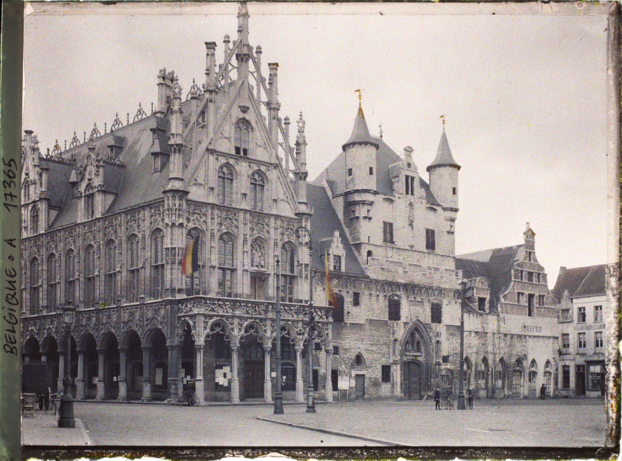 Image représentant Belgique, Malines, La Halle et l'Hôtel de Ville s/ la Grande Place