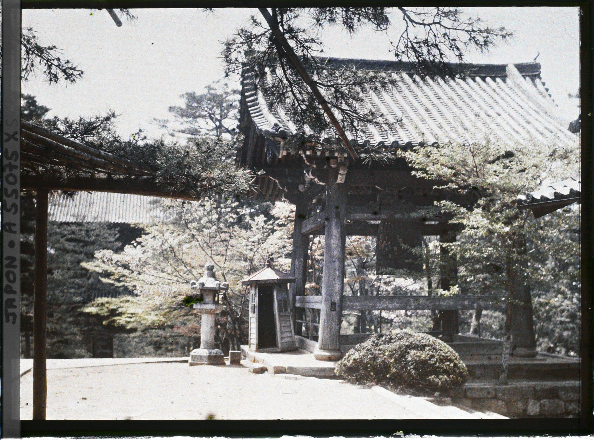 Image représentant Temple Konkaikômyôji (Kurodani) : le beffroi et sa cloche
