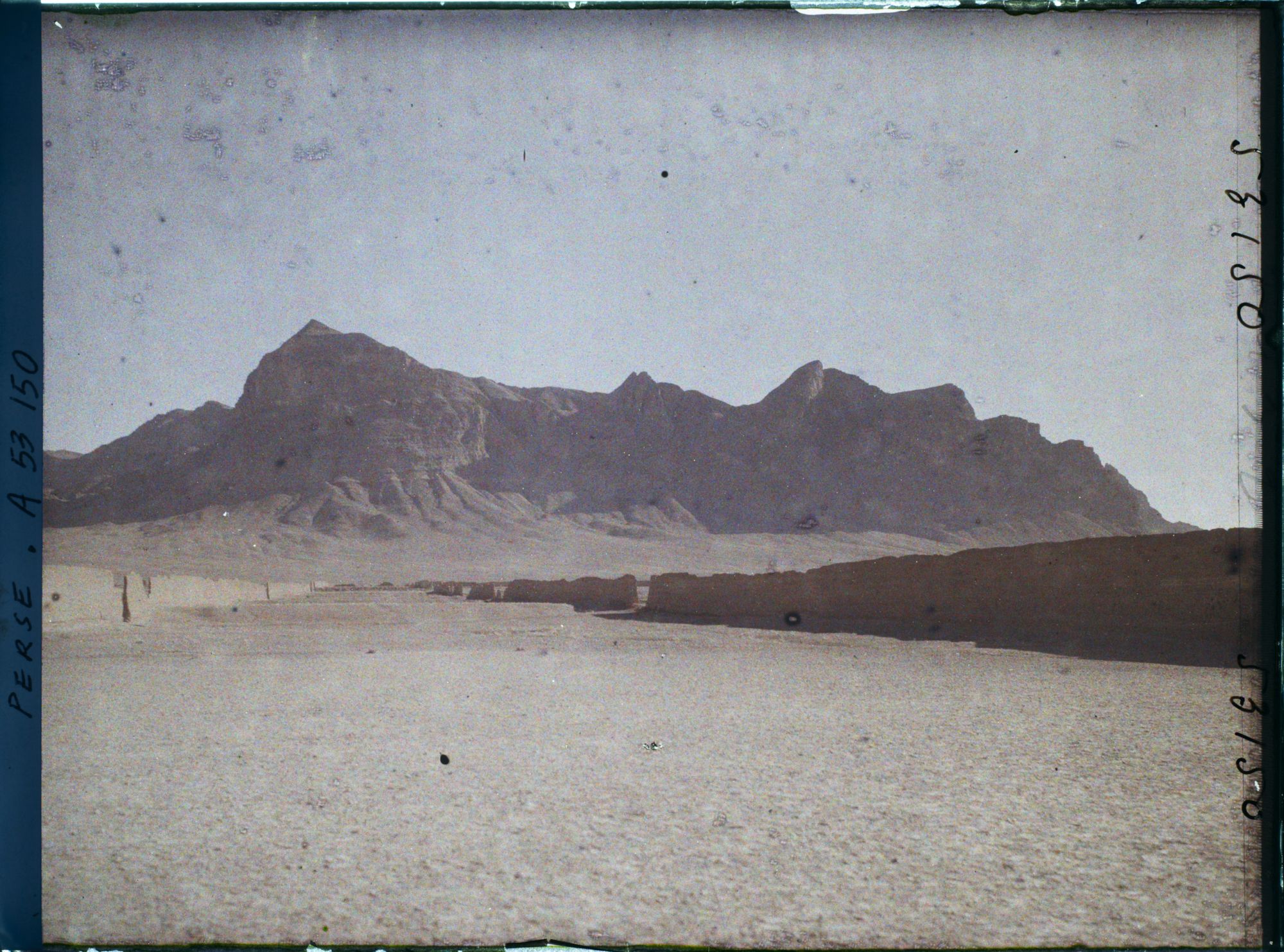 Image représentant Ancienne route conduisant au palais d'Abbas Ier (?)
