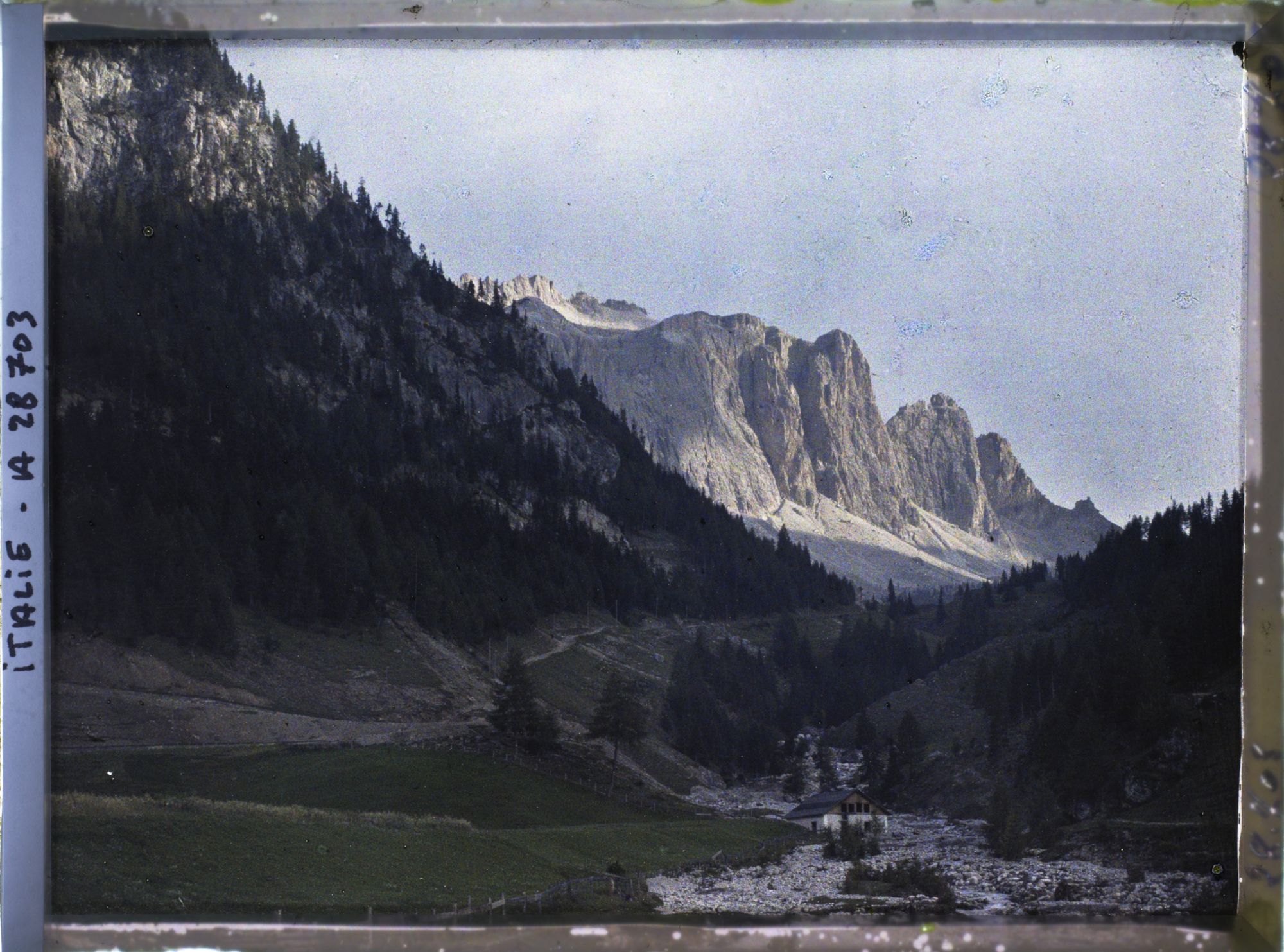 Image représentant Vue des hauteurs du village (Plan de Graba) vers le massif de la Stella (Groupo di Sella ou Sellagruppe)