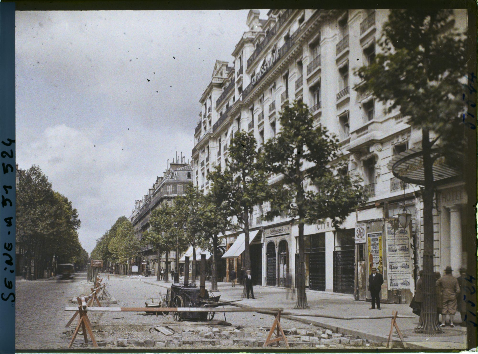 Image représentant La jonction des nouvelles constructions à l'ancien boulevard Haussmann, à l'angle de la rue Taitbout