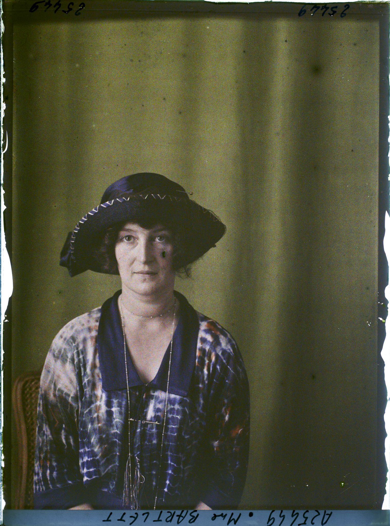 Image représentant https://musee-albert-kahn.s-museum.fr/home/NWQ2OTAwYzNmYjZlZTk1ZWQwODJmMjY4L2dlbmVyaWMtbm90aWNlLXRhYi9hdXRob3JpdHkvNjE3YTc5ZjVjZjhiODk2OGIzMzM3ZDIx/5d6900c3fb6ee95ed082f268/generic-notice-tab/authority/617a79ebcf8b8968b33367f9 Madame Bartlett
