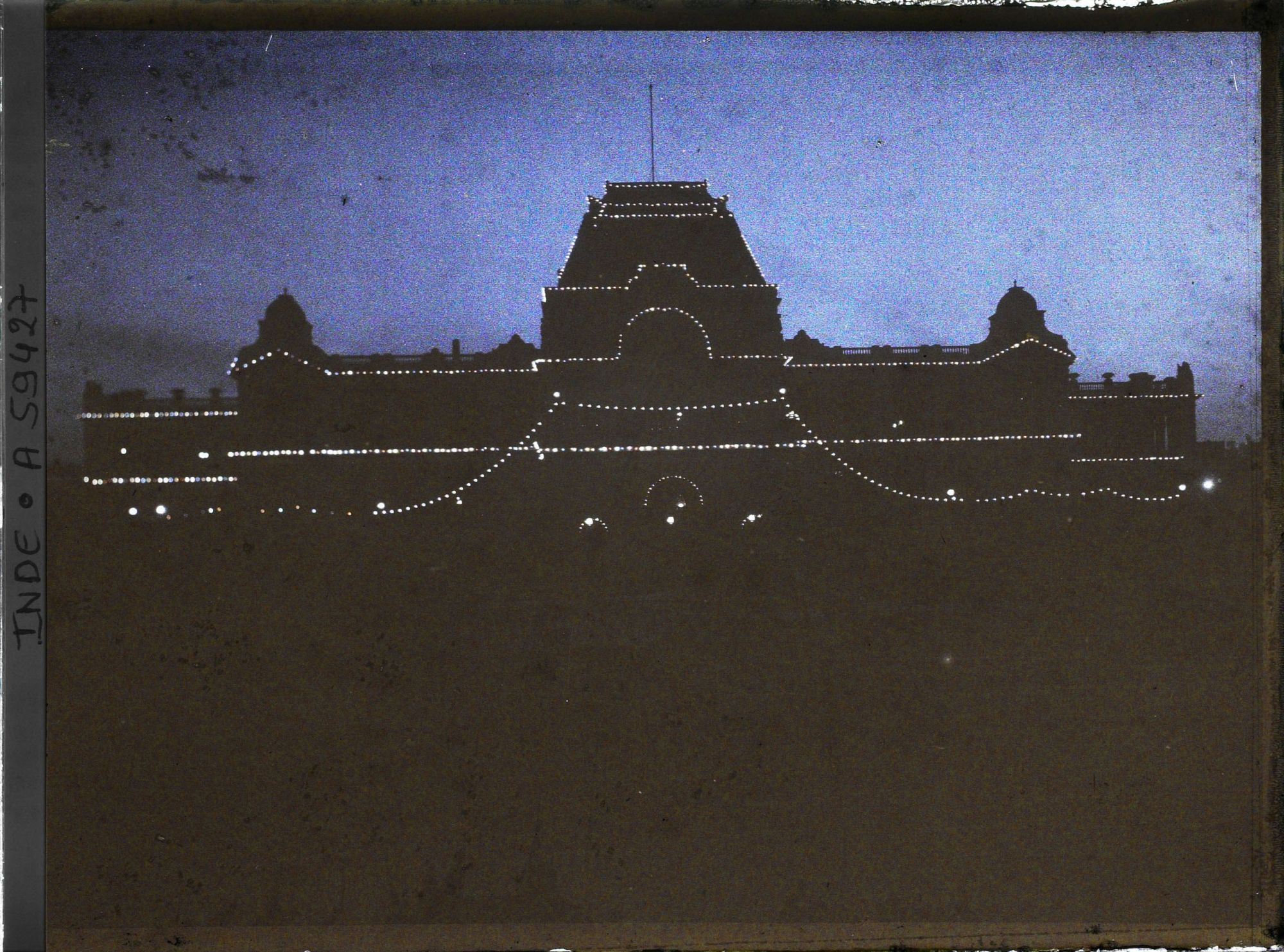 Image représentant Les illuminations du nouveau palais du maharajah Jagatjit Singh