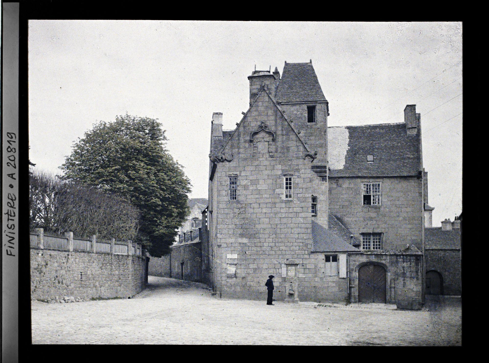 Image représentant Place du Petit-Cloître, la maison prébendale (1535)