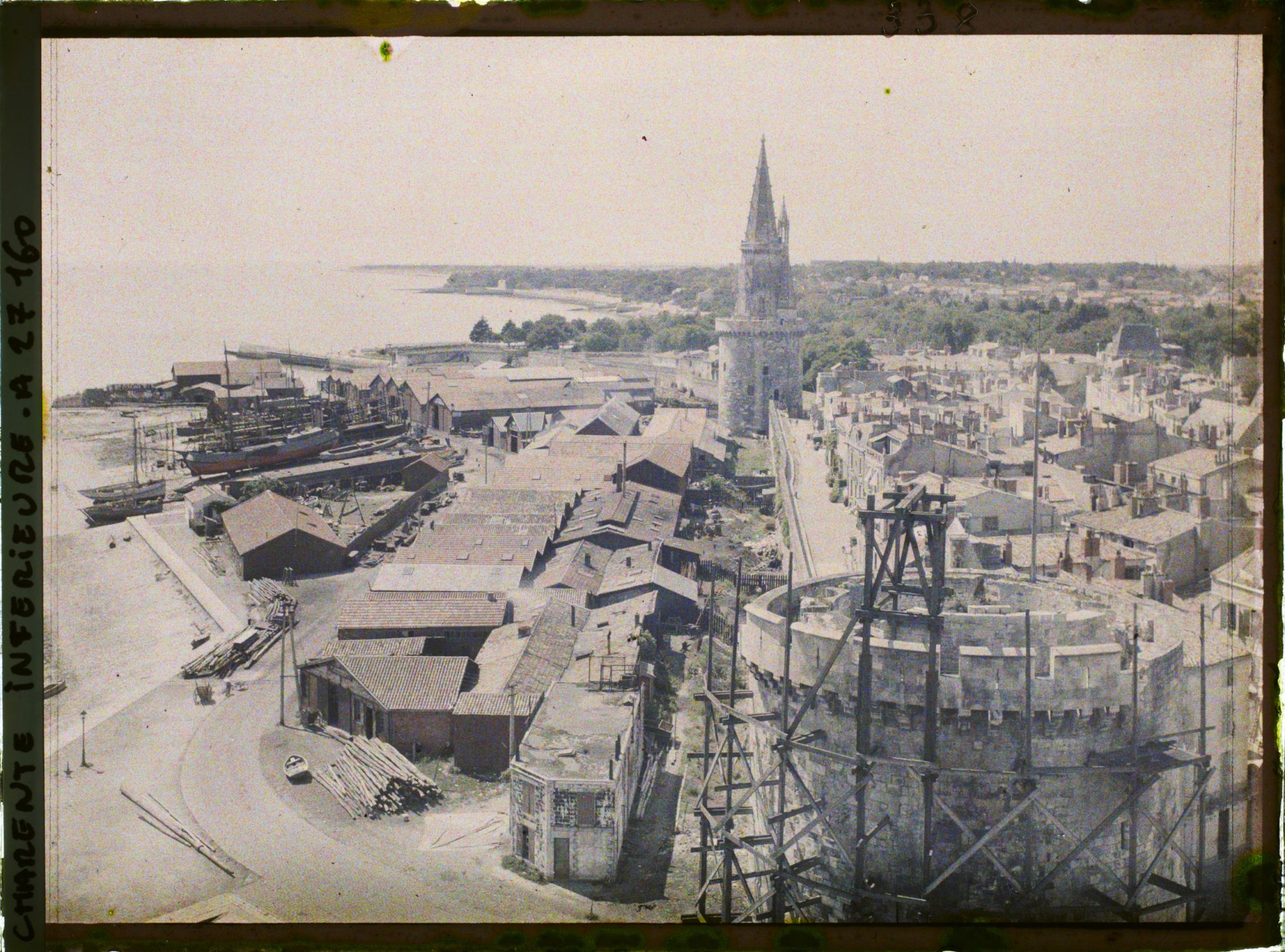 Image représentant Panorama de la ville pris depuis la Tour Saint-Nicolas