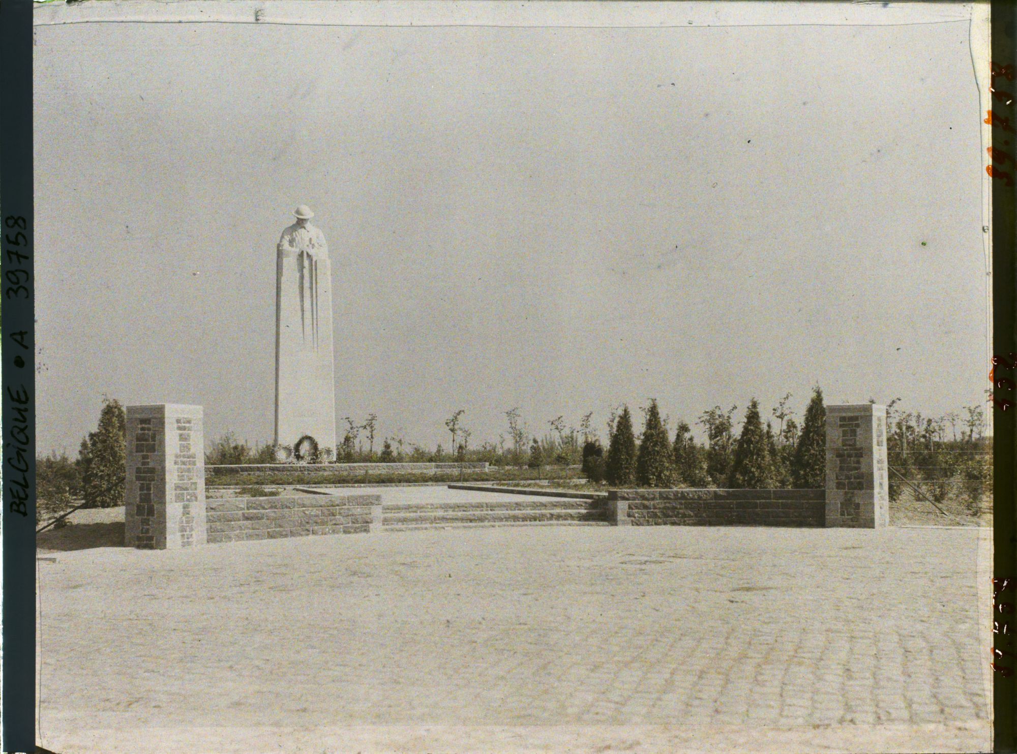 Image représentant Belgique, St Julien, Ensemble du monument des Canadiens