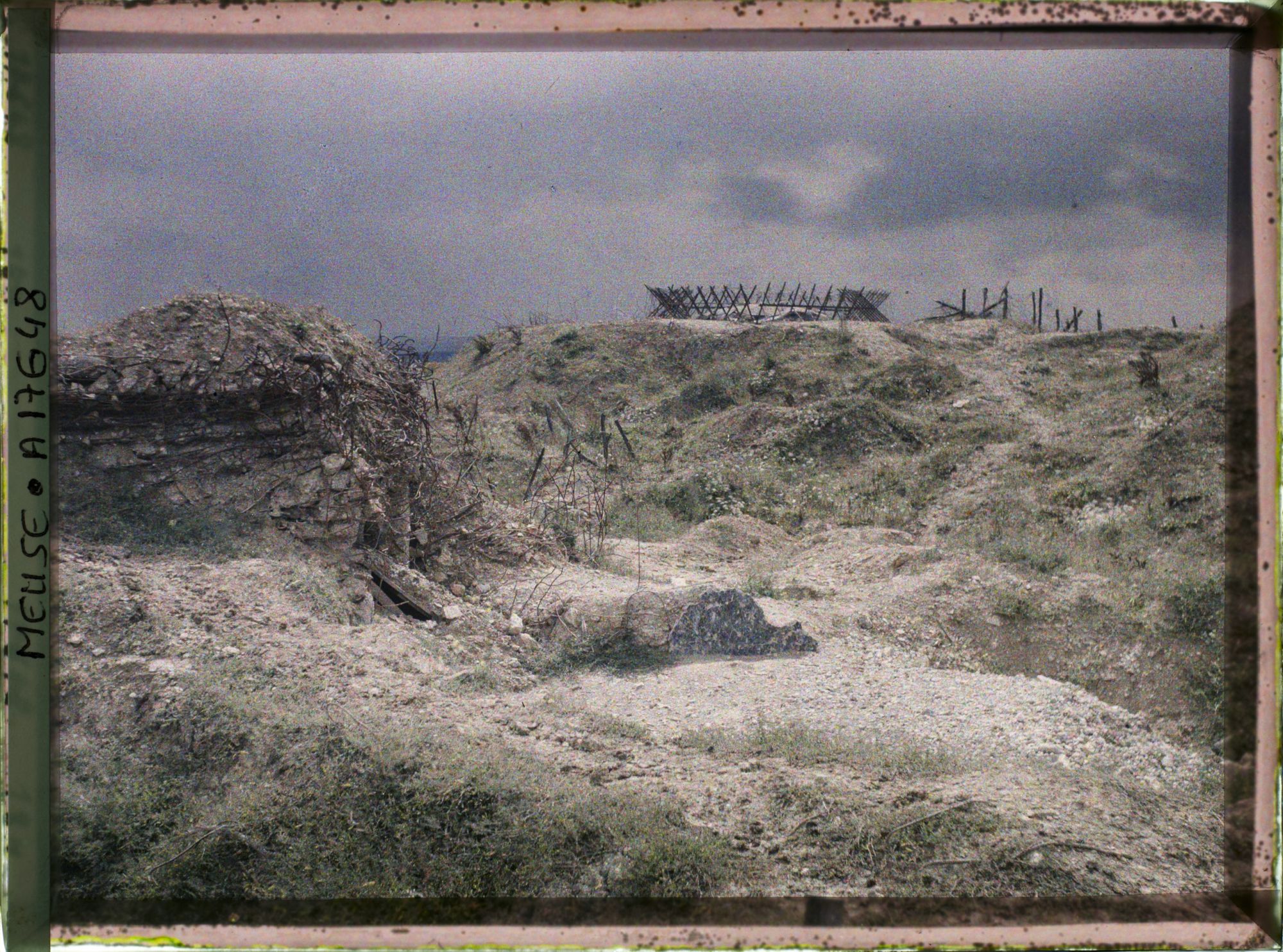 Image représentant France, Fort de Douaumont, Dans le fort  au fond la Coupole de 155. Court qui est intacte