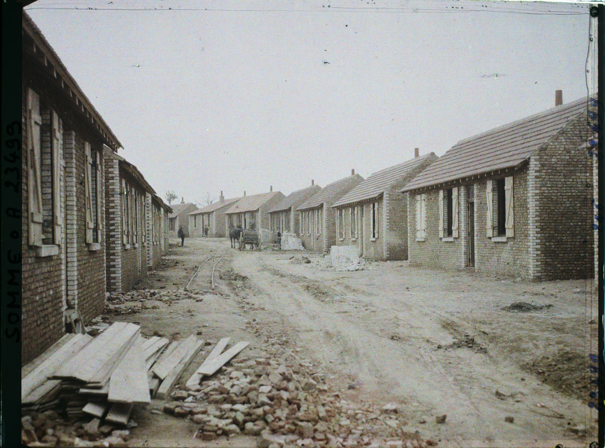Image représentant France, Péronne, Une nouvelle rue de maisons provisoires