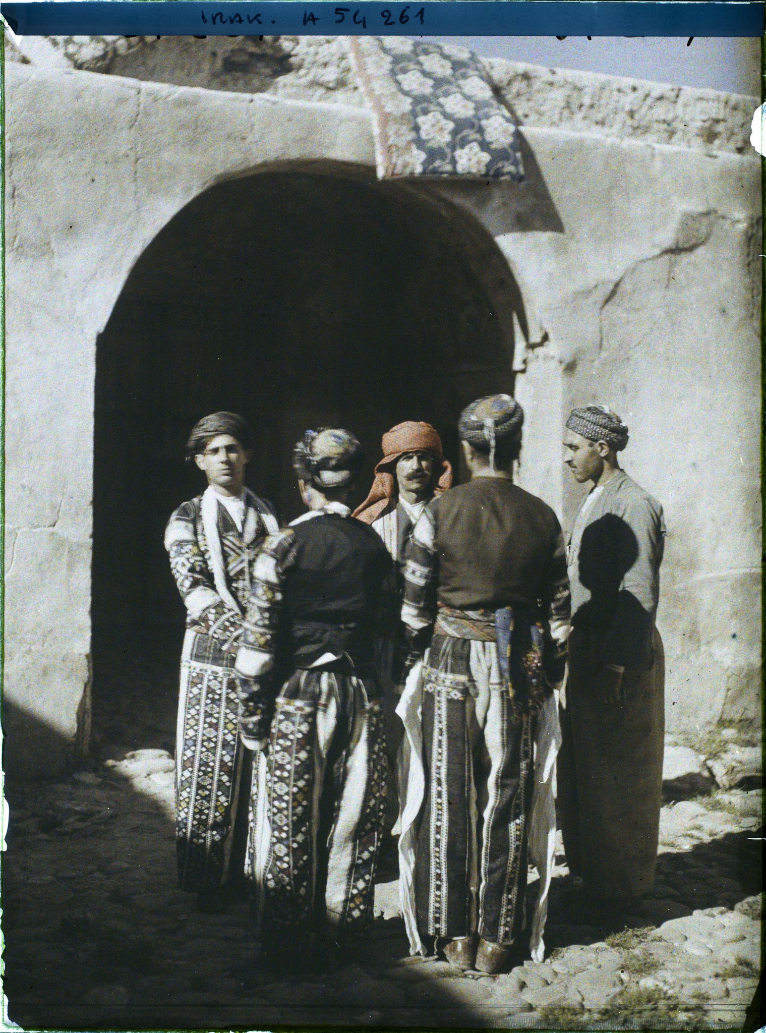 Image représentant Groupe d'hommes kurdes