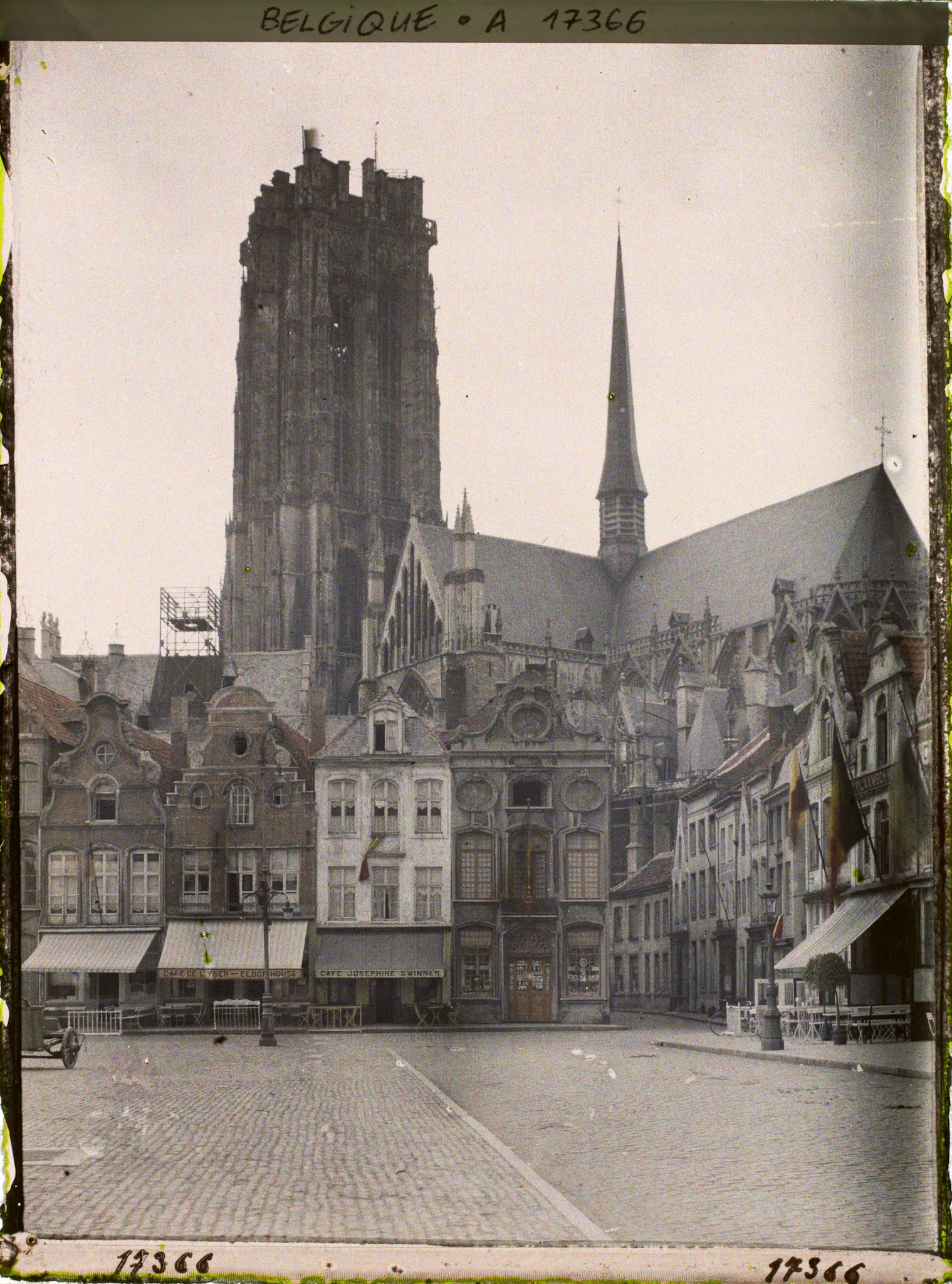 Image représentant Belgique, Malines, Un Coin de la Grande Place et la Tour St Rombaut