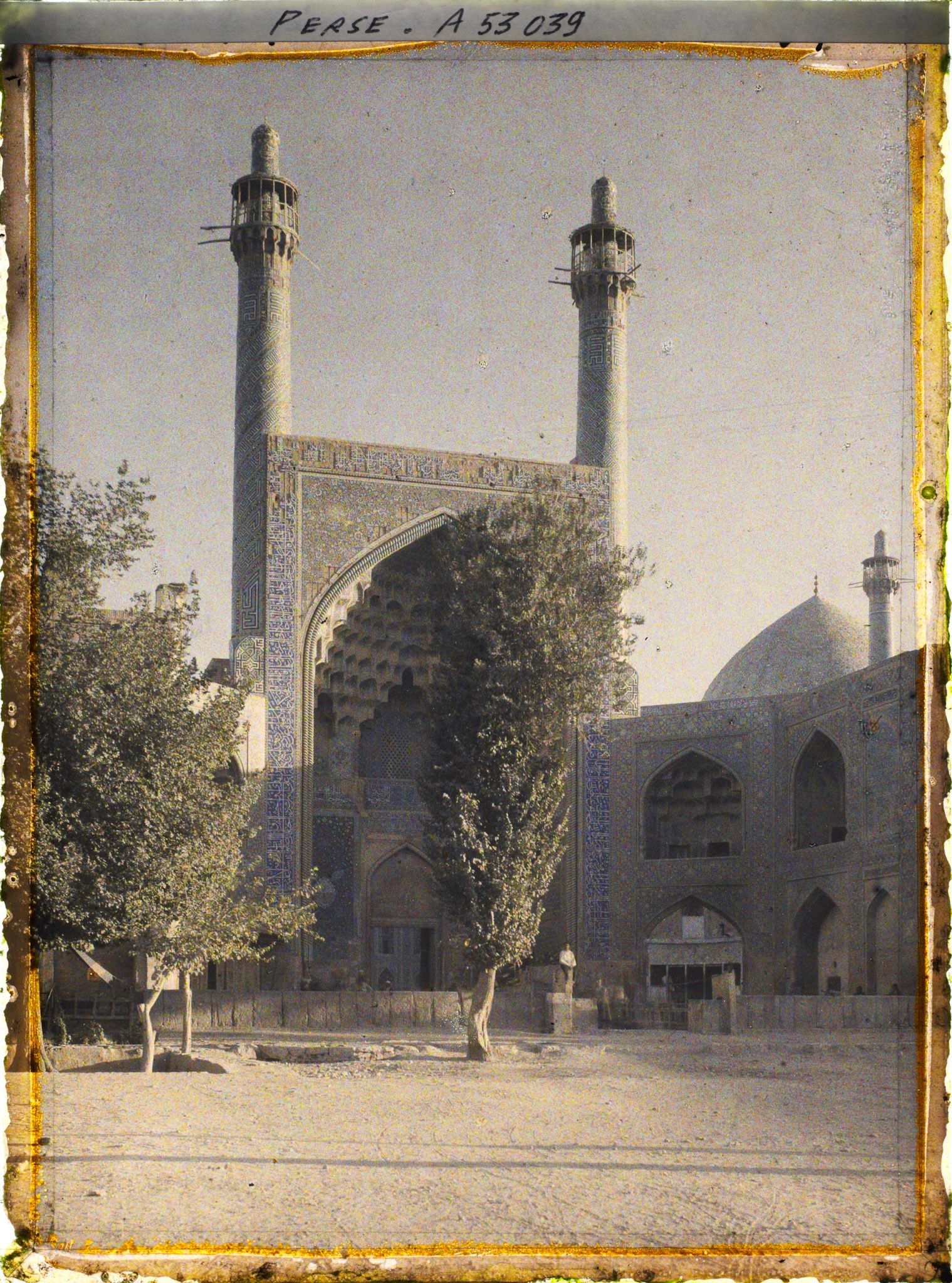 Image représentant Le portail d'entrée de la Masjid-i-Chah (mosquée du Chah) (1629)