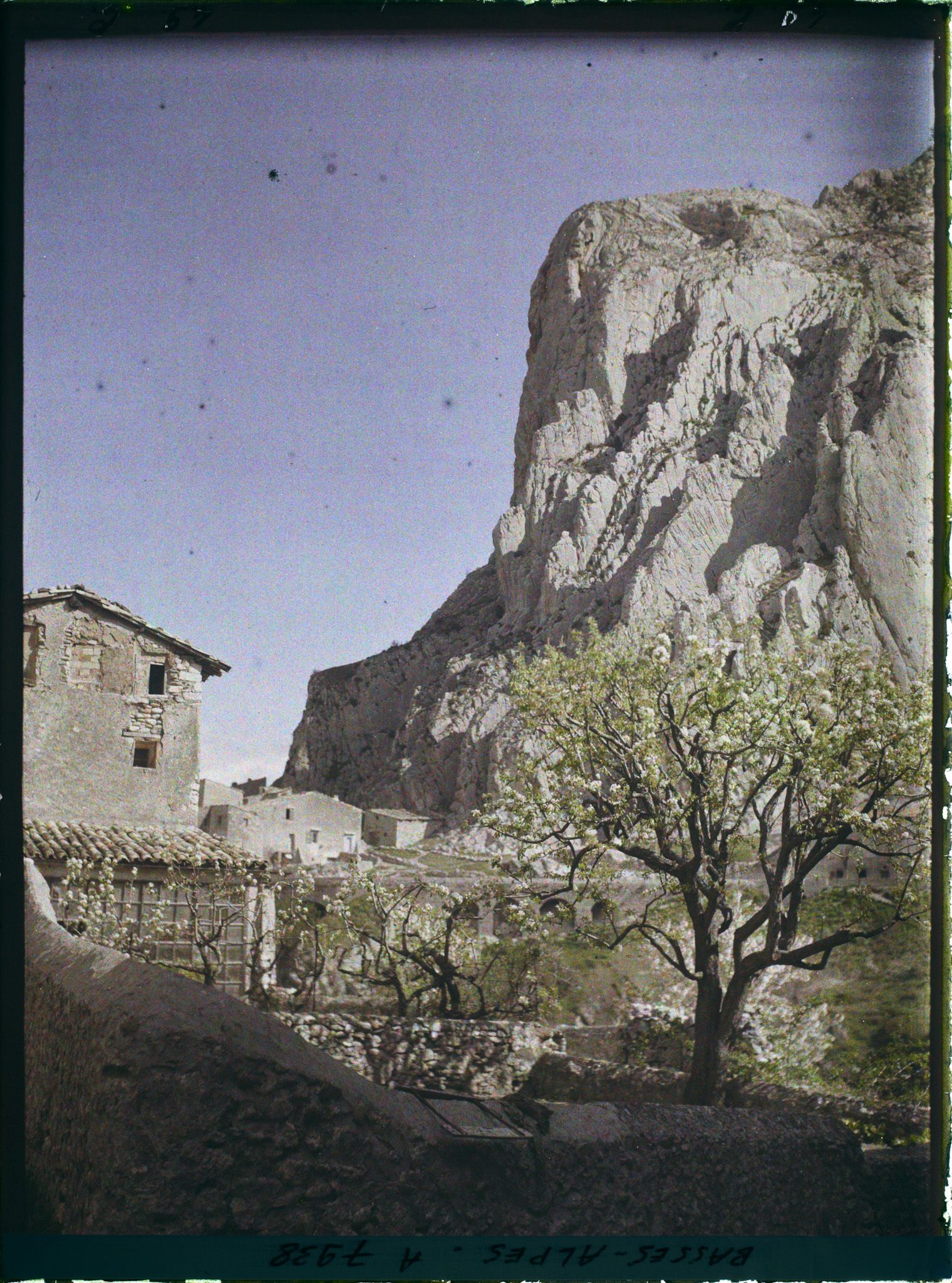Image représentant Le Baume, rocher dominant la Durance