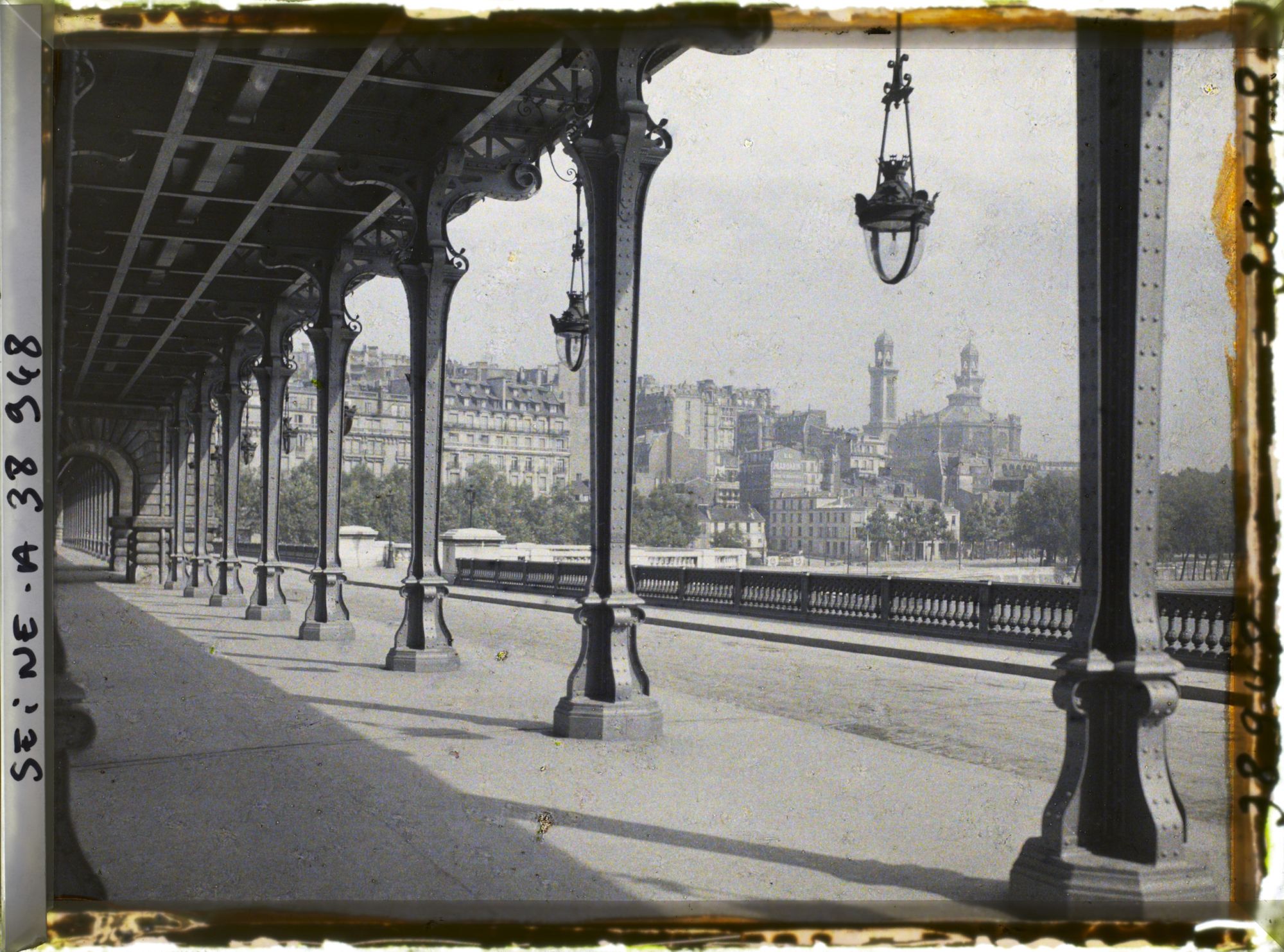 Image représentant Vue prise du pont de Passy, actuel pont de Bir-Hakeim, vers le Trocadéro