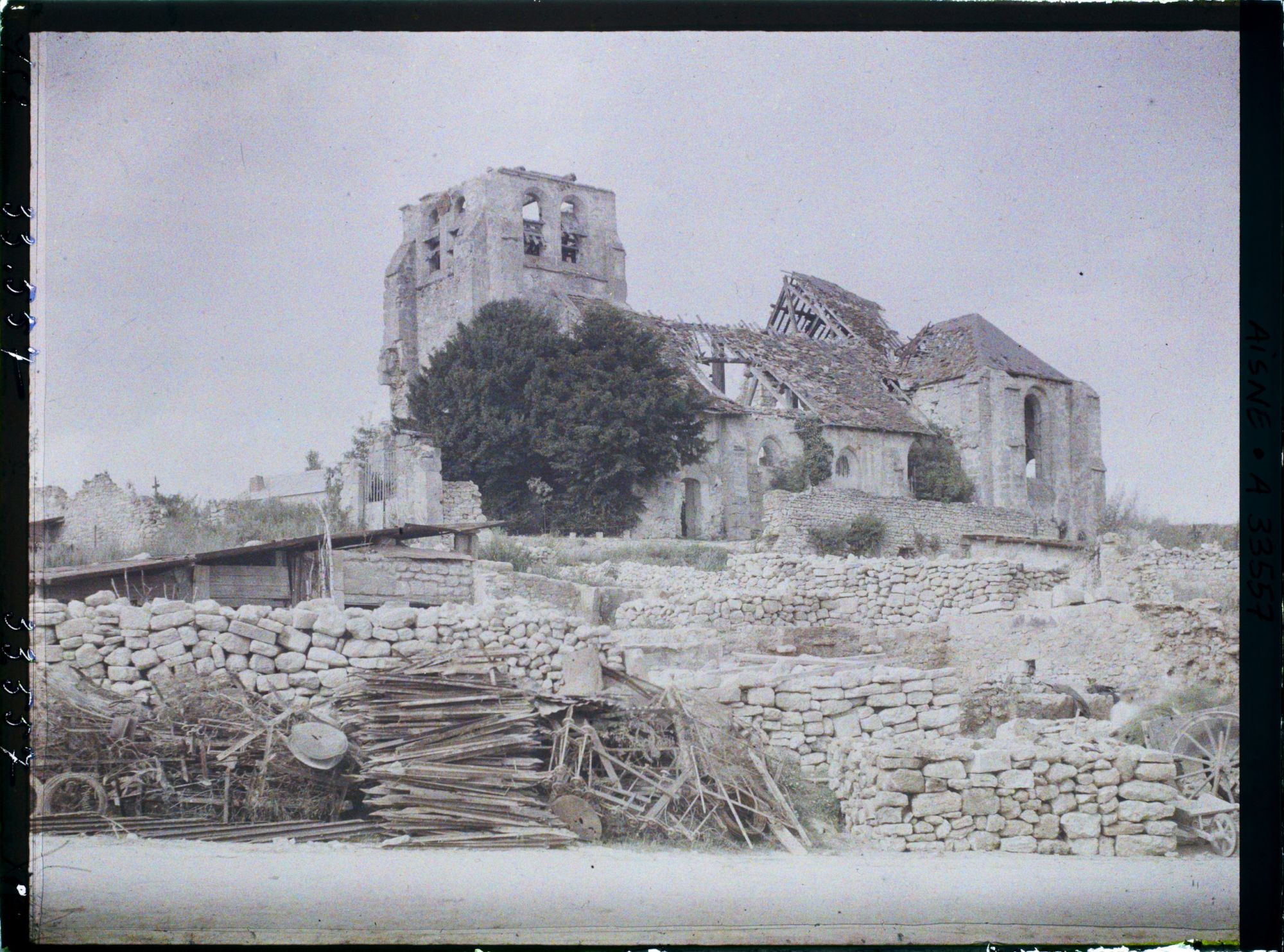Image représentant France, Oulches, Vue d'ensemble de l'Eglise