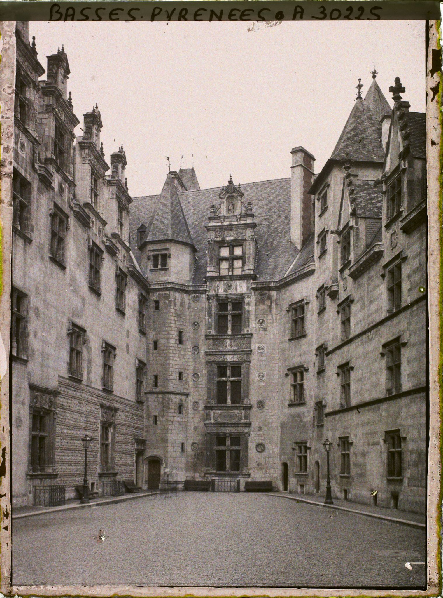 Image représentant France , Pau, Cour intérieure du Château