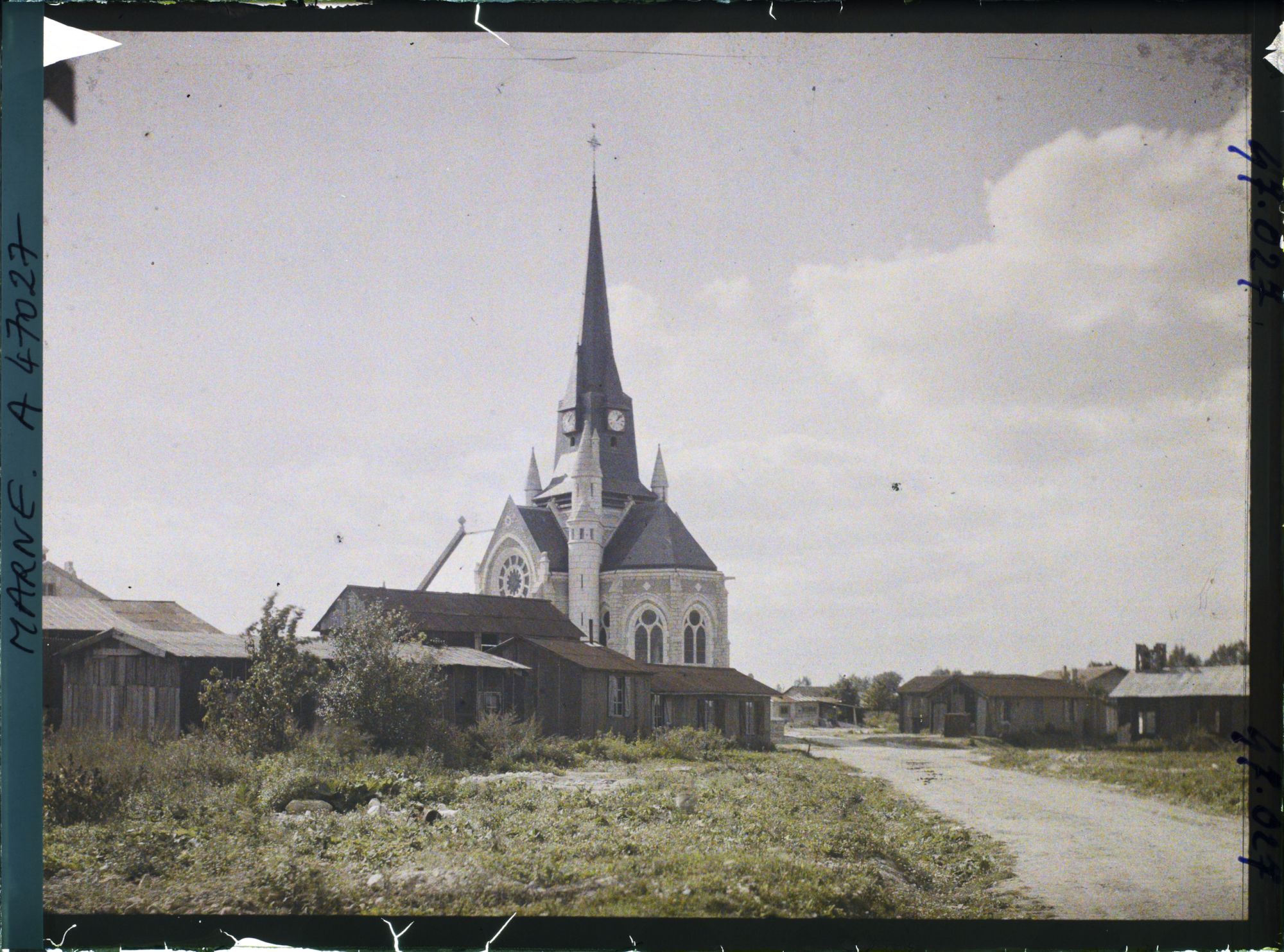 Image représentant France, Cernay en Dormois Marne 313 h, Abords de l'Eglise
