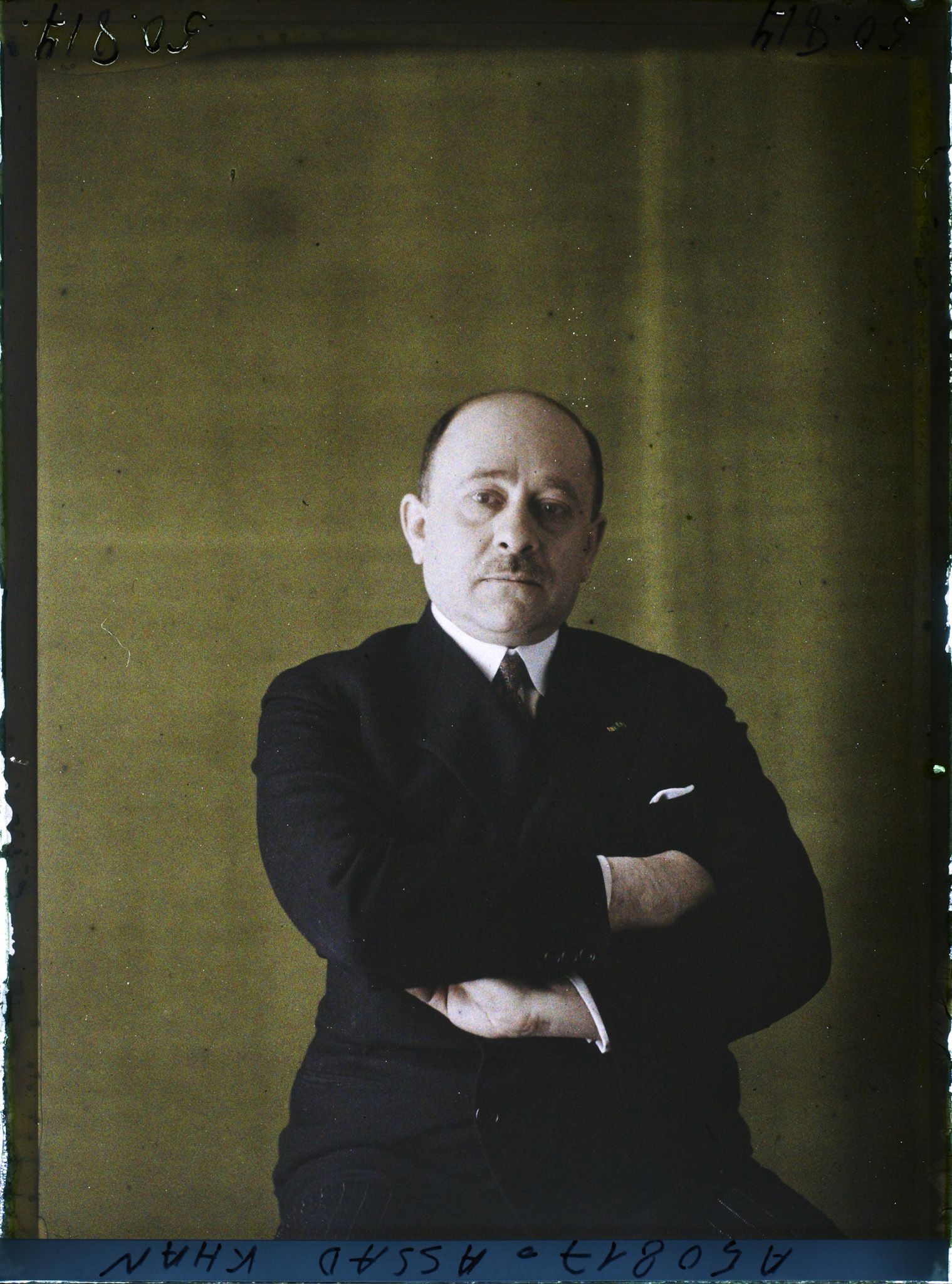 Image représentant Monsieur  https://musee-albert-kahn.s-museum.fr/home/NWQ2OTAwYzNmYjZlZTk1ZWQwODJmMjY4L2dlbmVyaWMtbm90aWNlLXRhYi9hdXRob3JpdHkvNjE3YTc5ZjVjZjhiODk2OGIzMzM3ZDIx/5d6900c3fb6ee95ed082f268/generic-notice-tab/authority/617a79ebcf8b8968b33367b8 Assad Khan