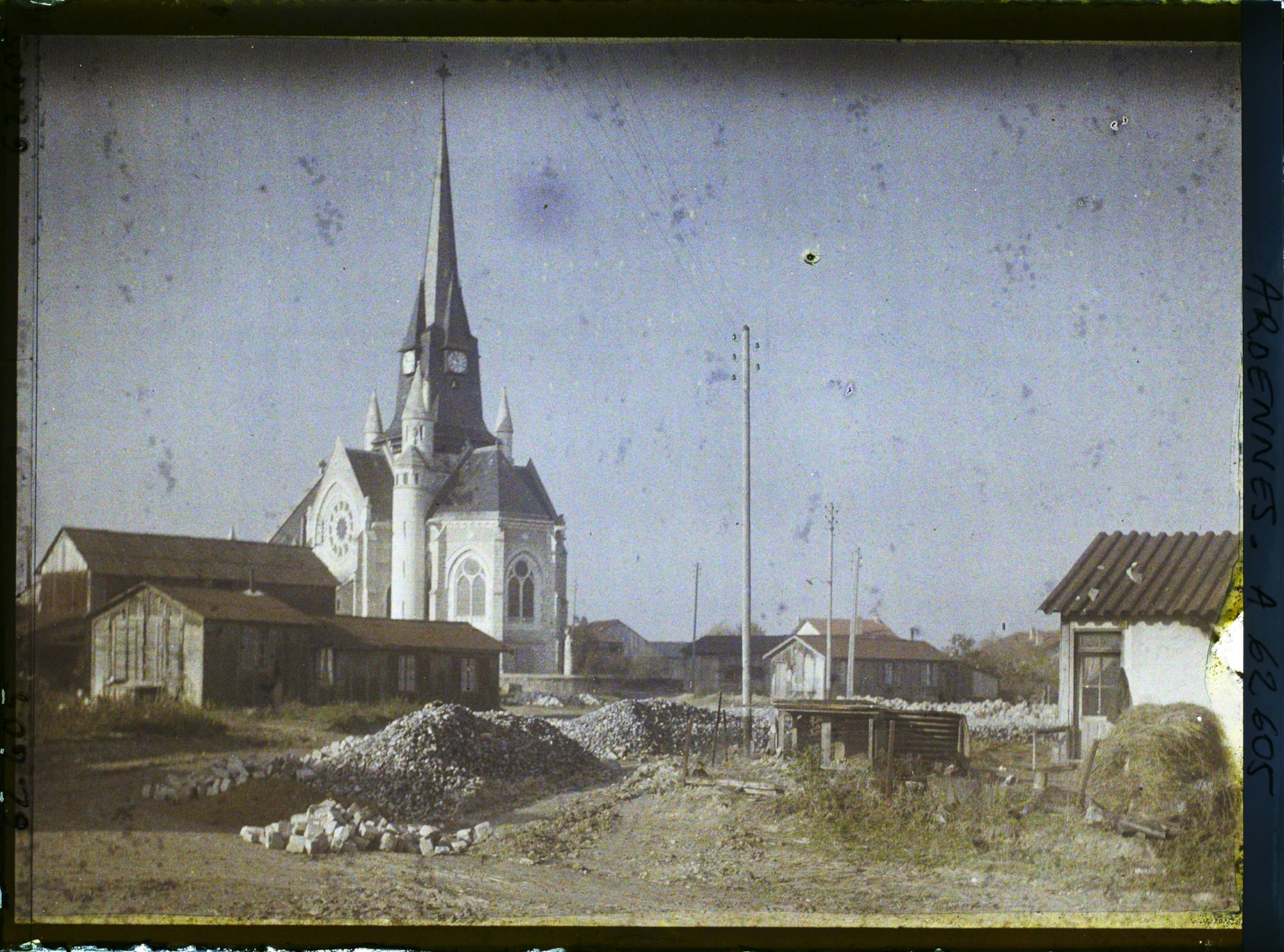 Image représentant France, Cernay près Monthois, Place de l'Eglise