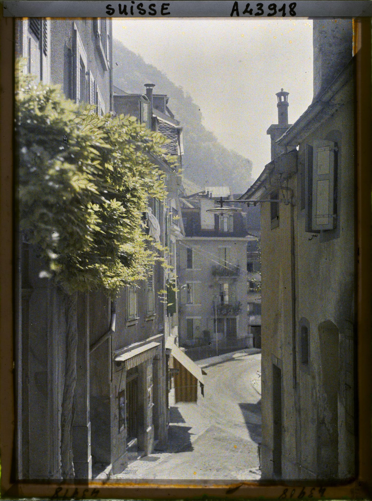 Image représentant La rue du Pont vue de la rue du Petit Chêne