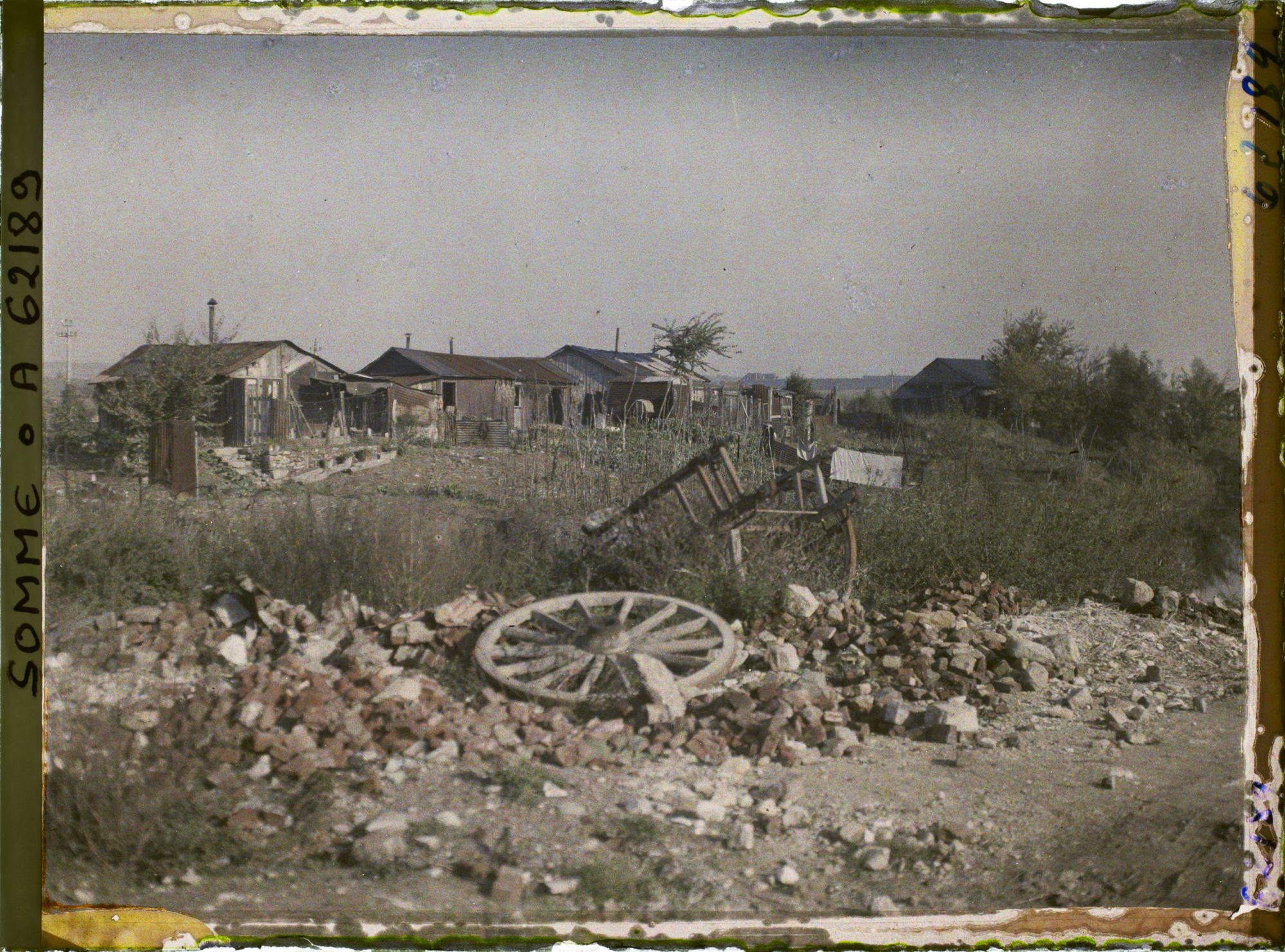 Image représentant Somme, Péronne, Un quartier de baraquements de bois