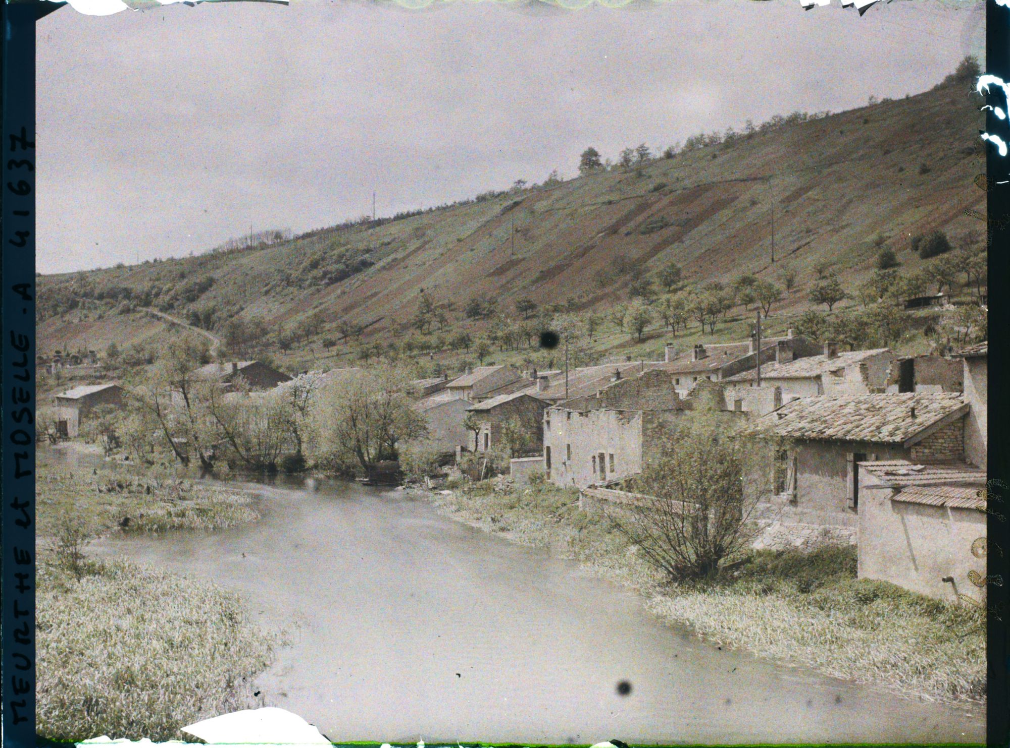 Image représentant France, Rembercourt, Le village et le Rup de Mad