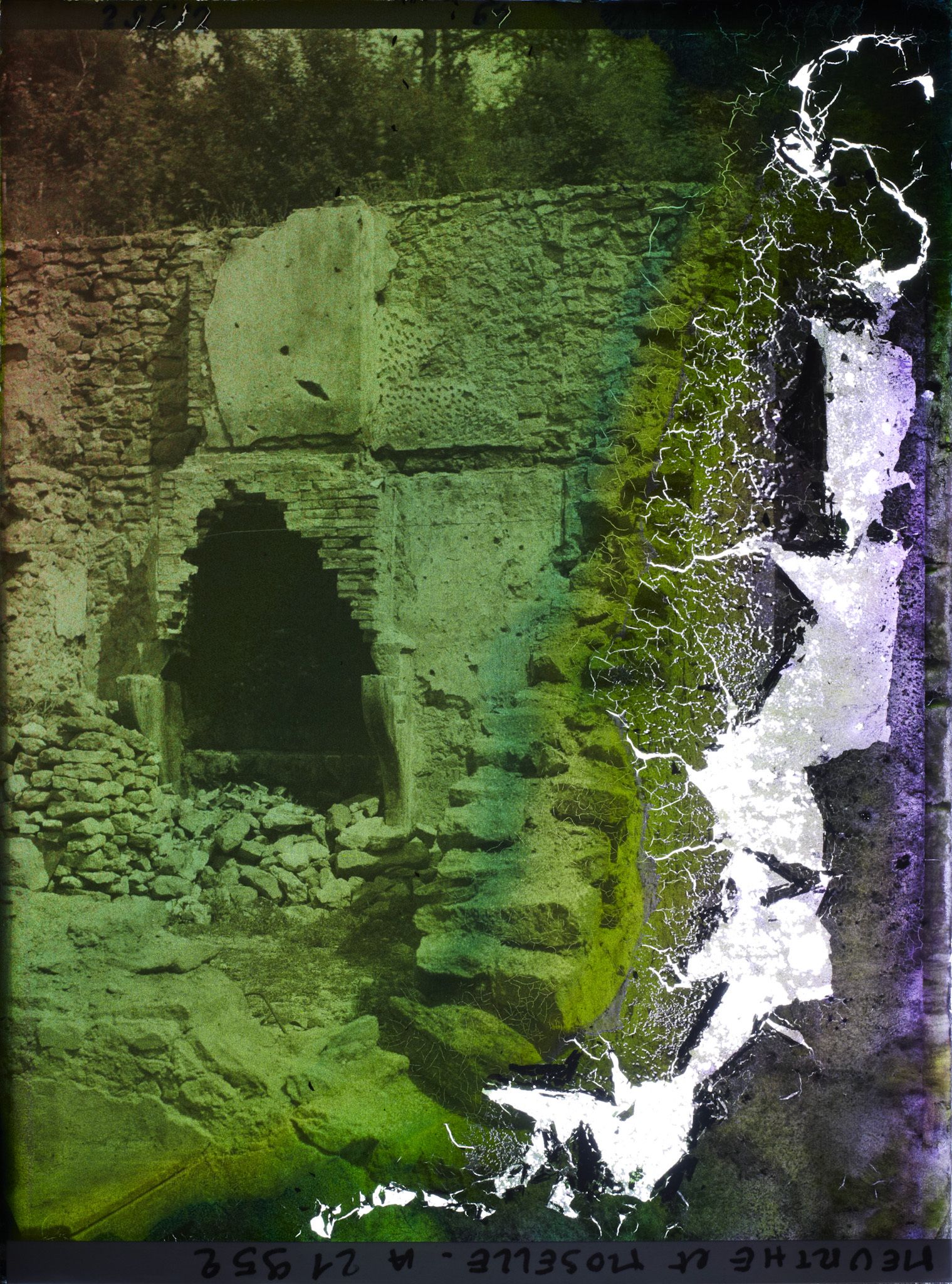 Image représentant France, Bois le Prêtre, Ruines de la Maison forestière