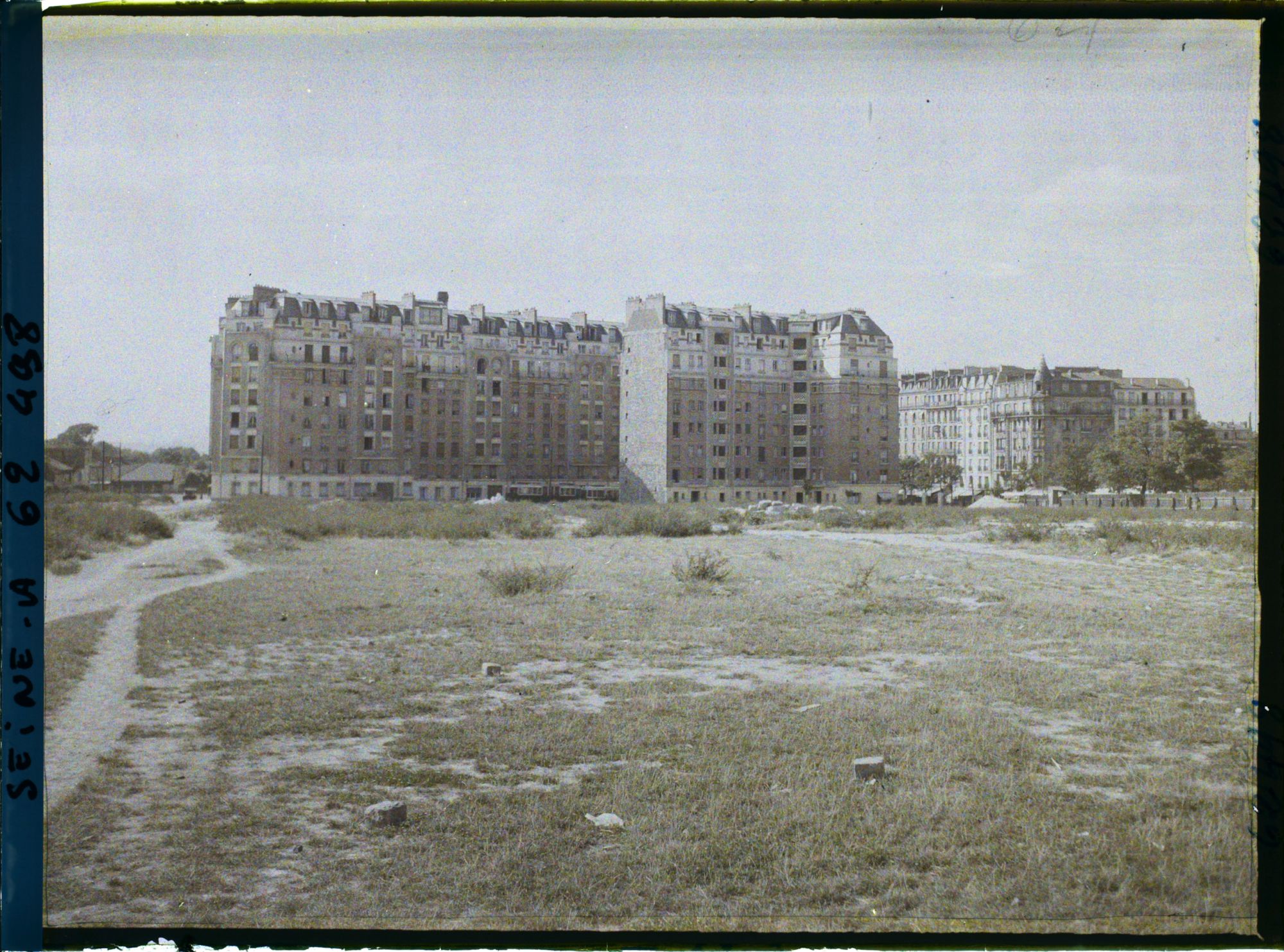Image représentant Construction d'habitations à bon marché (HBM) sur la zone de fortifications à la porte de d'Orléans (?)