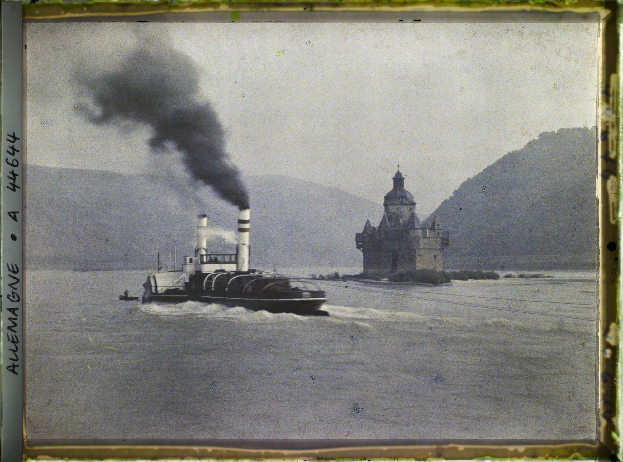 Image représentant Allemagne, Caub, Navire remontant le Rhin et le Pfalz
