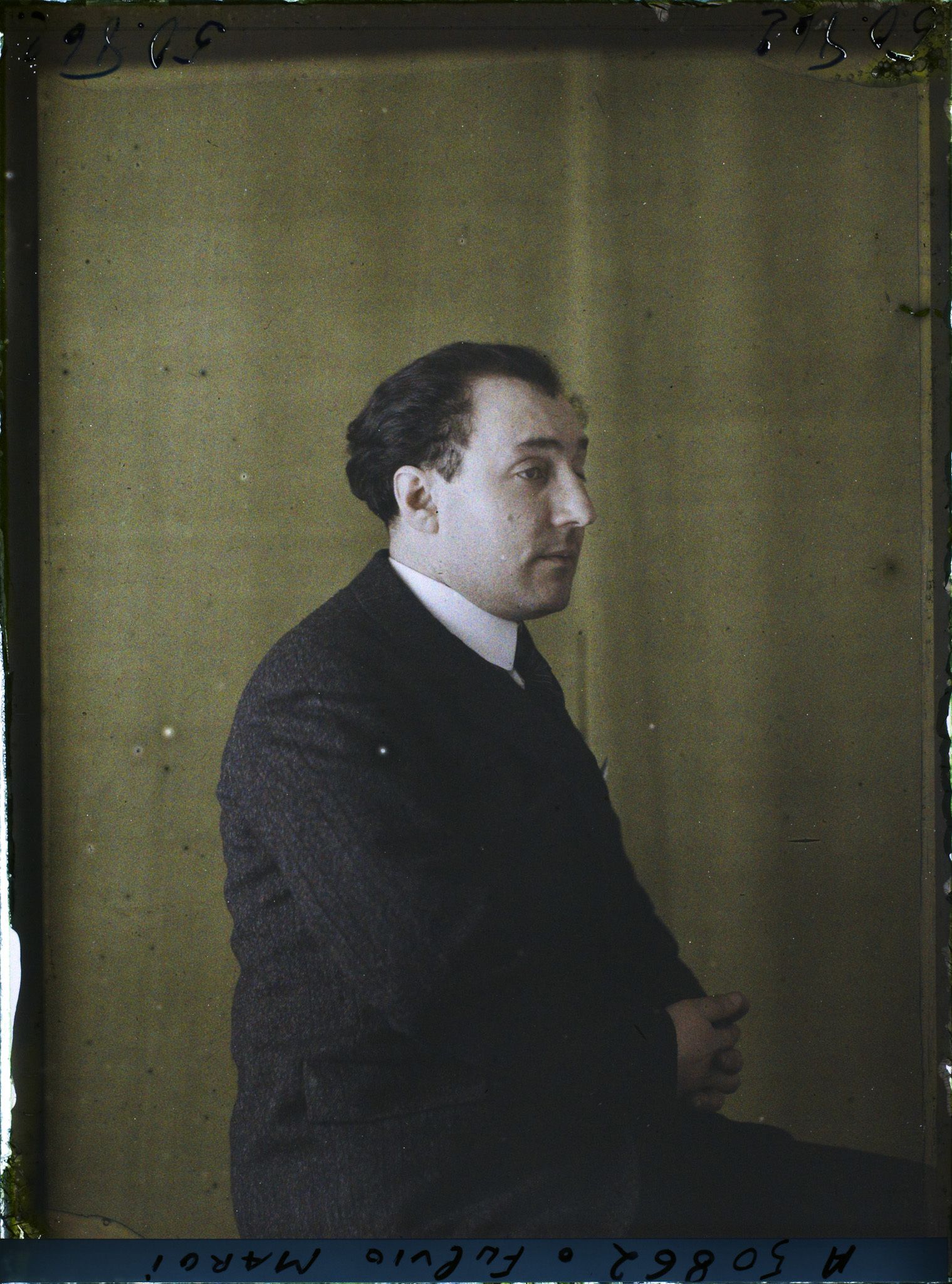 Image représentant Monsieur  https://musee-albert-kahn.s-museum.fr/home/NWQ2OTAwYzNmYjZlZTk1ZWQwODJmMjY4L2dlbmVyaWMtbm90aWNlLXRhYi9hdXRob3JpdHkvNjE3YTc5ZjVjZjhiODk2OGIzMzM3ZDIx/5d6900c3fb6ee95ed082f268/generic-notice-tab/authority/617a79ebcf8b8968b3337344 Fulvio Maroi