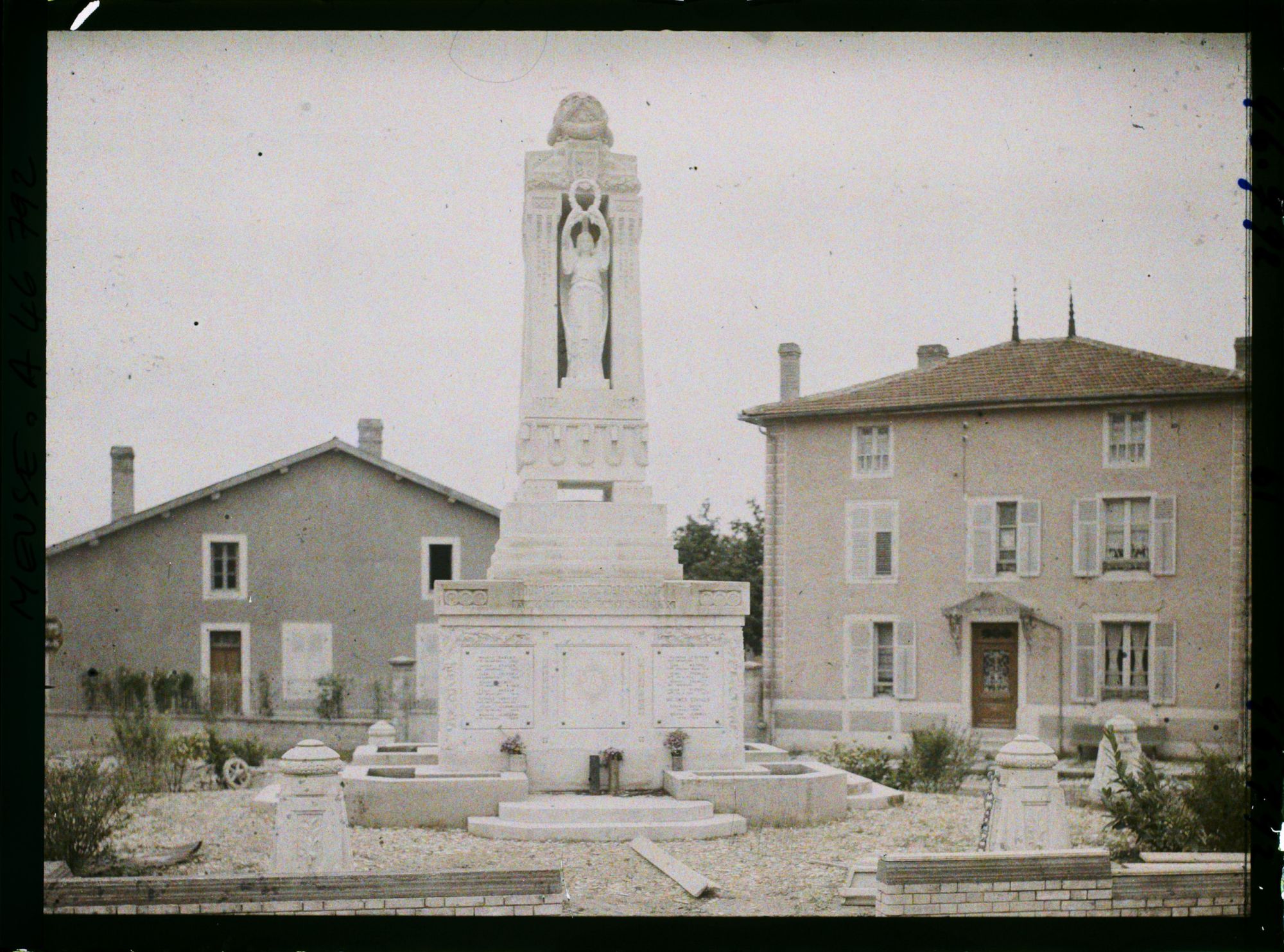 Image représentant France, Neuvilly (Meuse) (3374h), Le Monument aux Morts