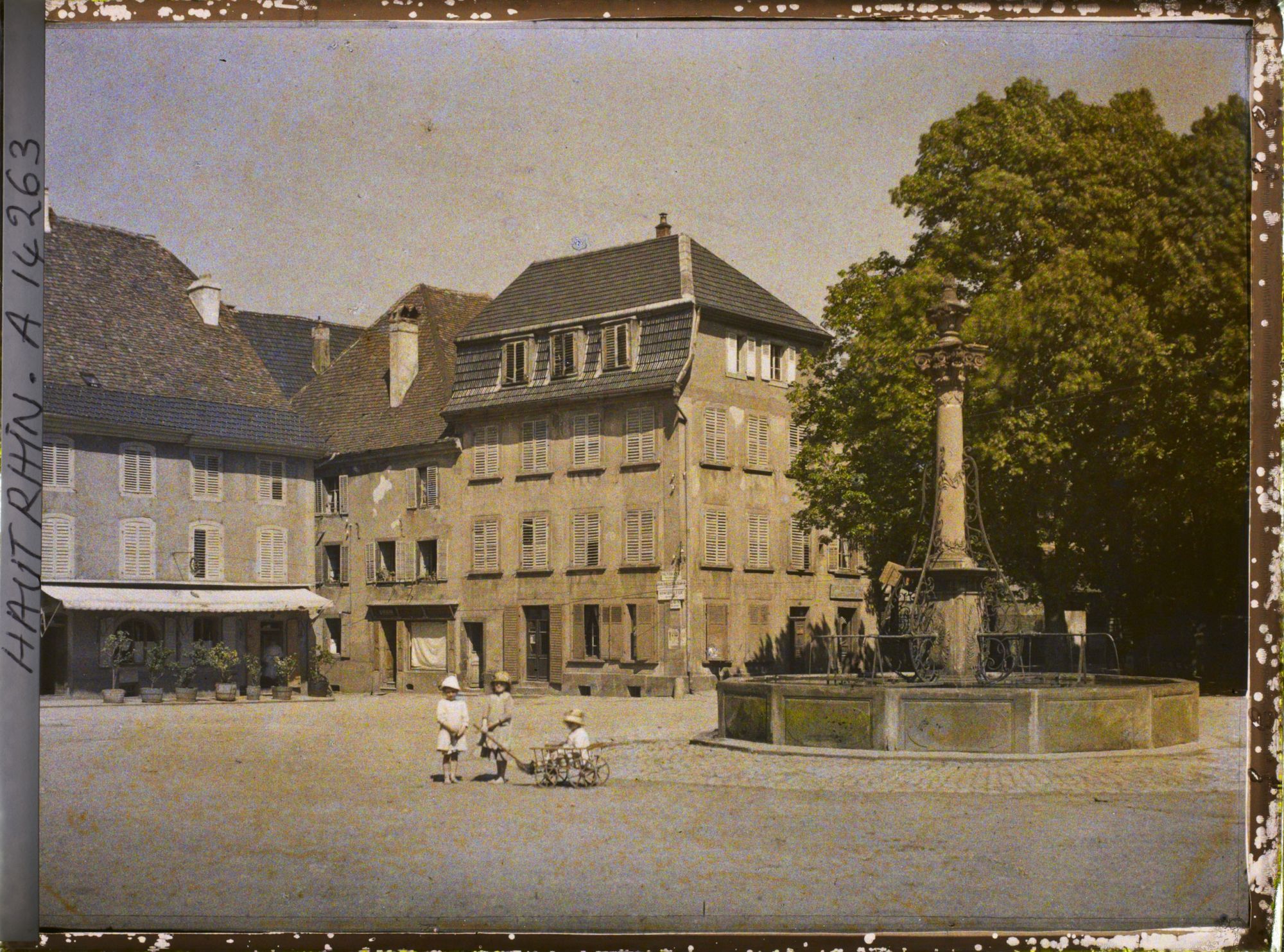 Image représentant Place du marché et fontaine