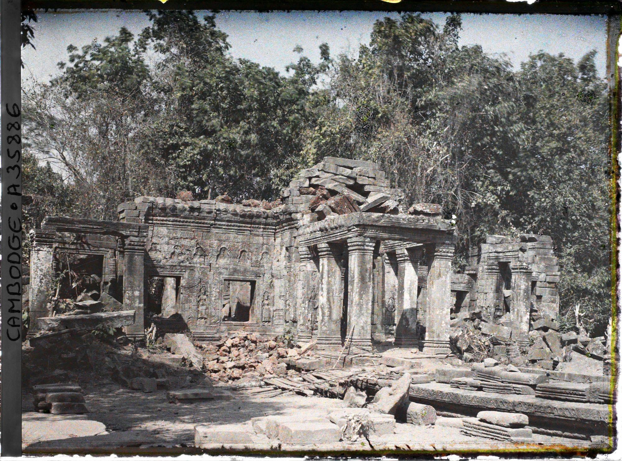 Image représentant Edifice en ruines du temple de Banteay Kdei (" Citadelle des cellules monastiques ")