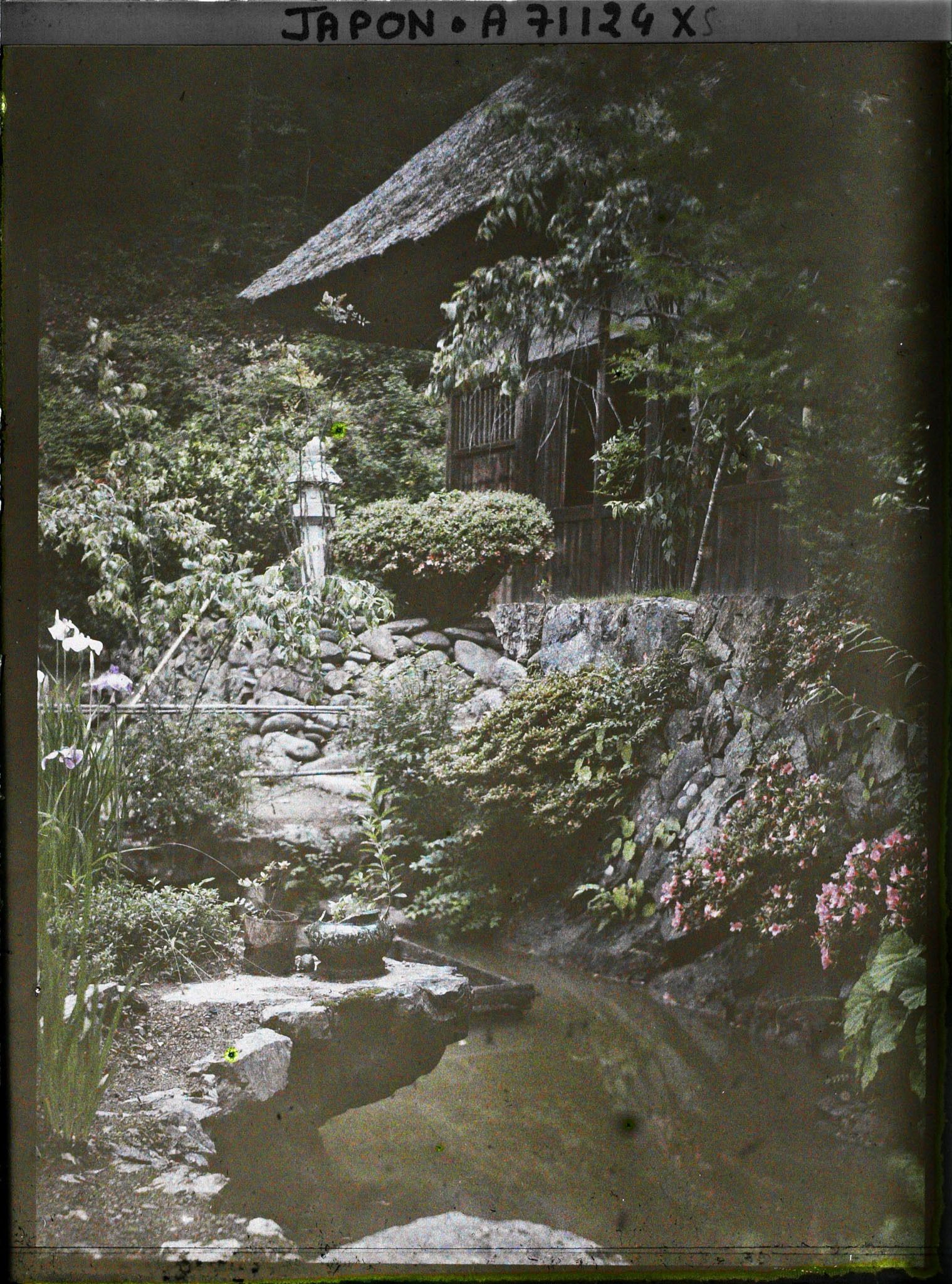 Image représentant Le temple Kaizen-ji : bassin devant le hondô