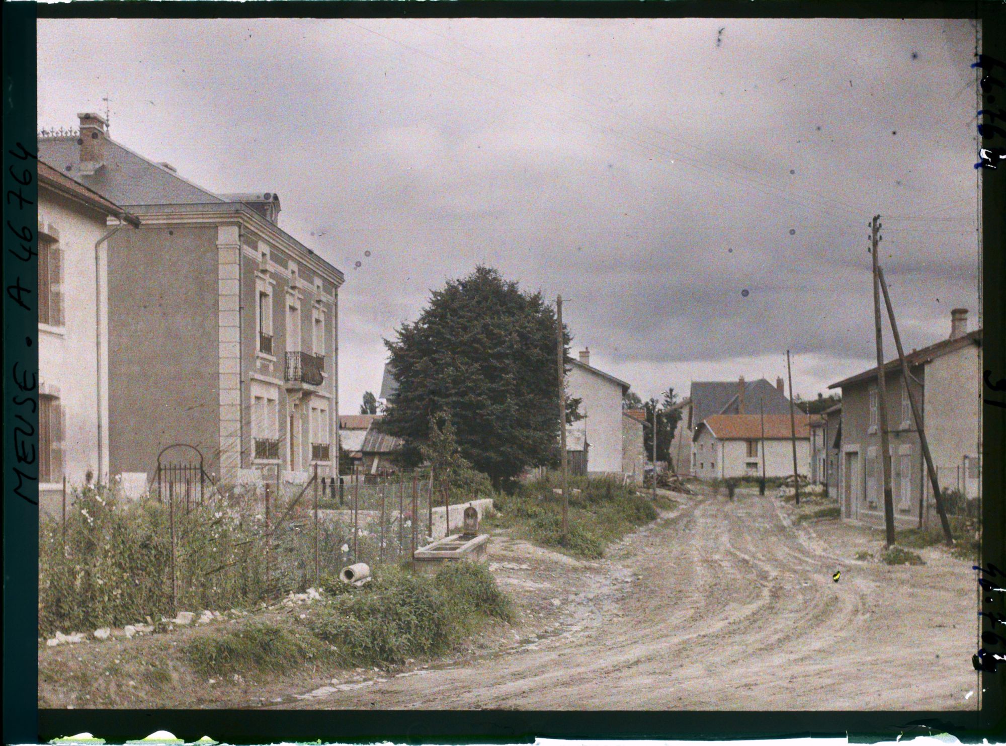 Image représentant France, Aubréville (Meuse) 767h, Entrée d'Aubréville