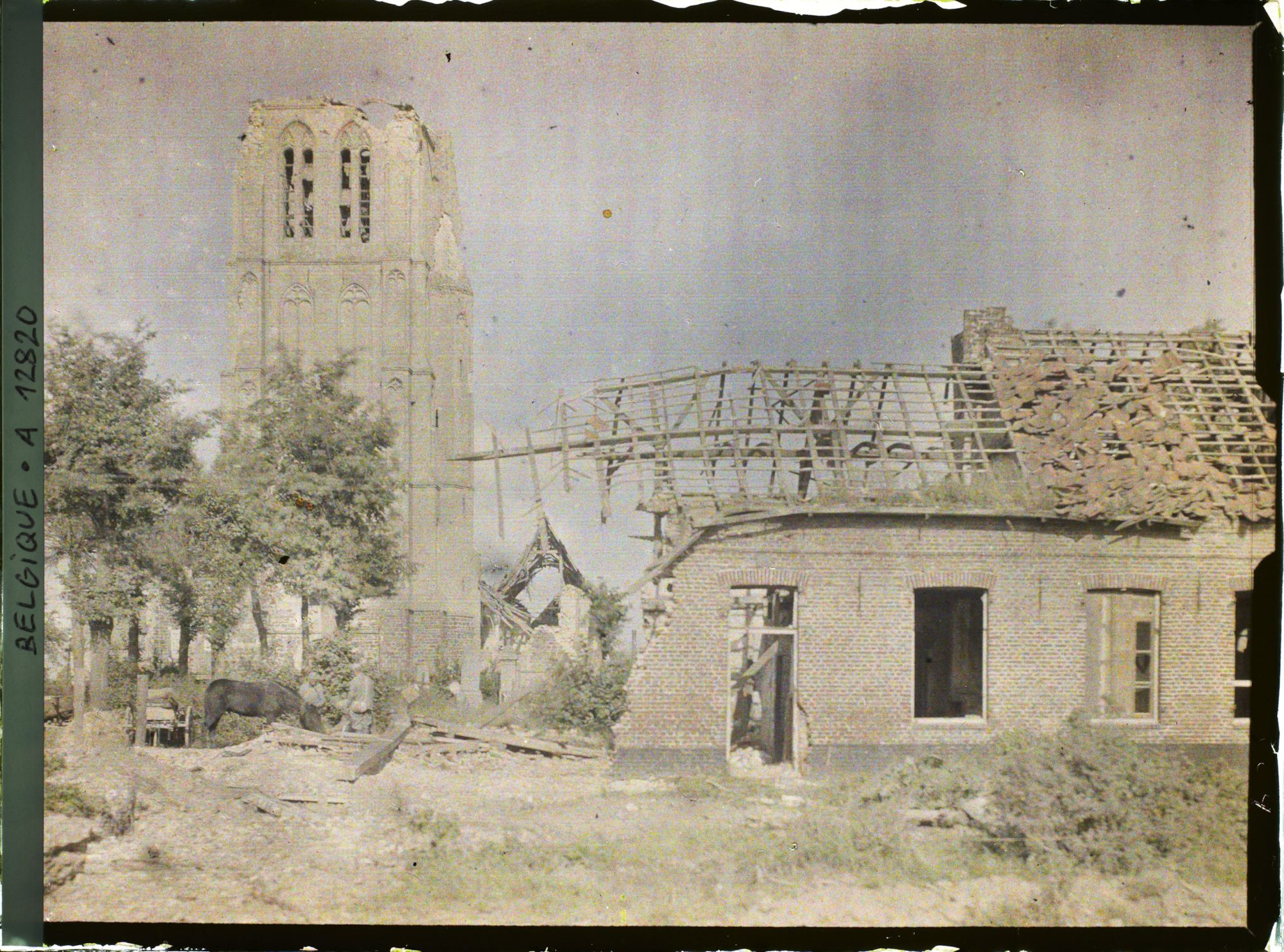 Image représentant Belgique, Woesten, Eglise et Maisons