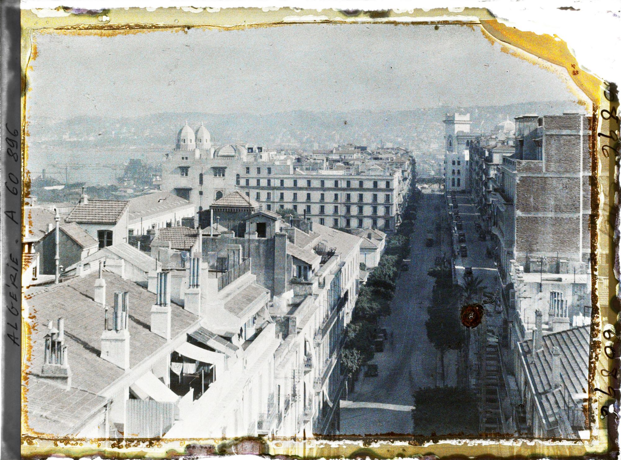 Image représentant La rue de Constantine et le boulevard Bugeaud vers Mustapha Supérieur