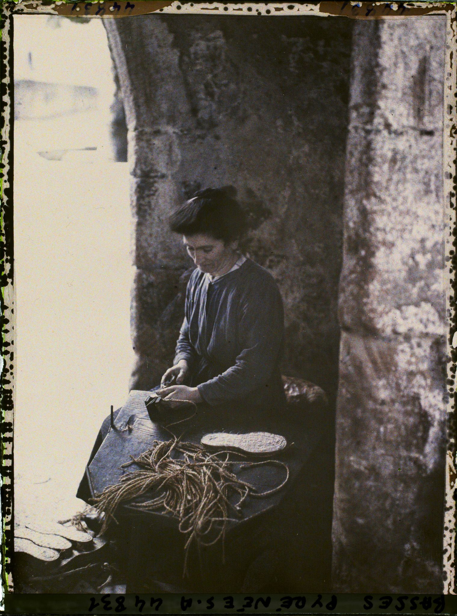 Image représentant France, Mauléon, Une sandalière