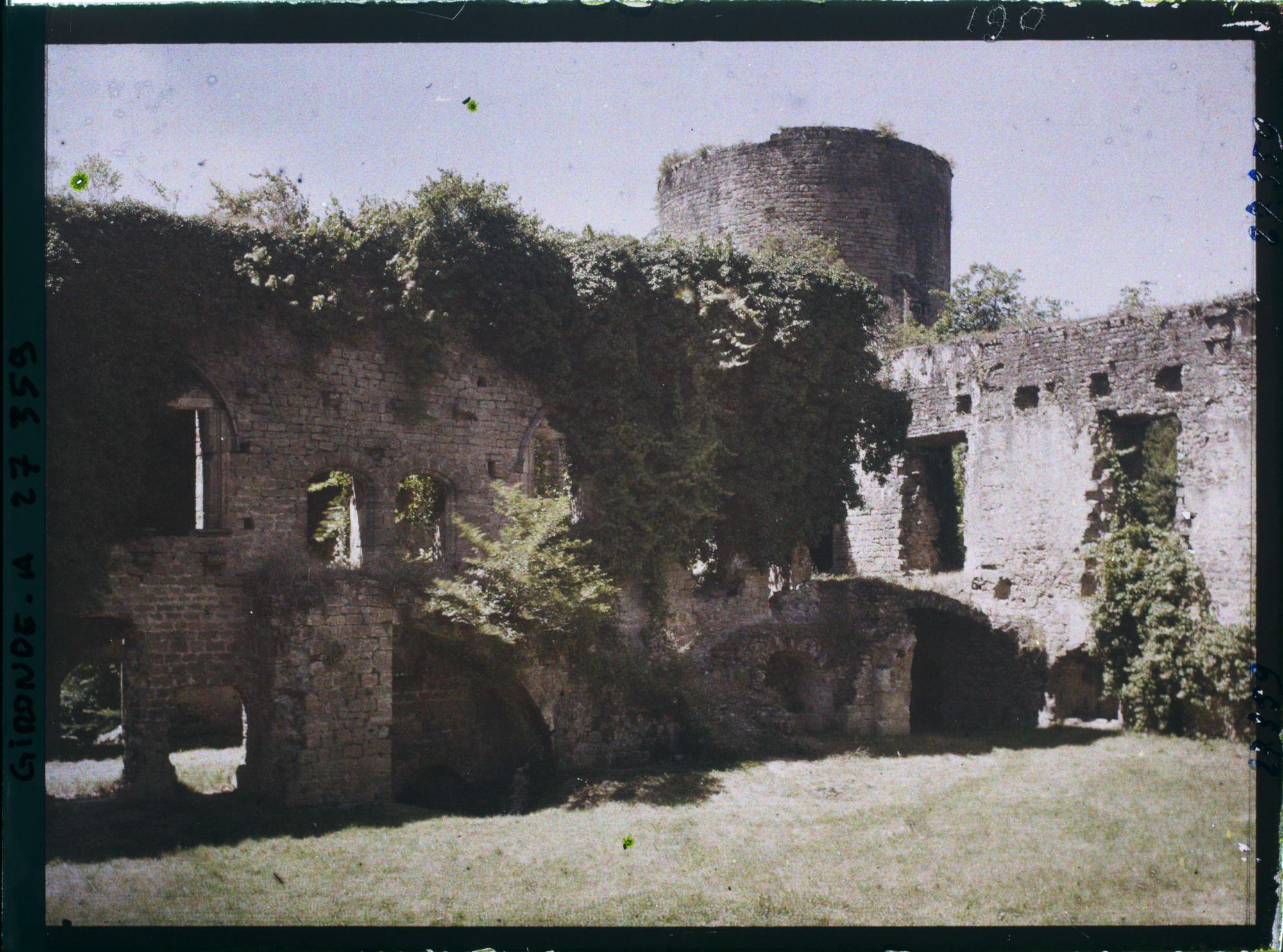 Image représentant France, Villandrant, Château du Pape Clément V