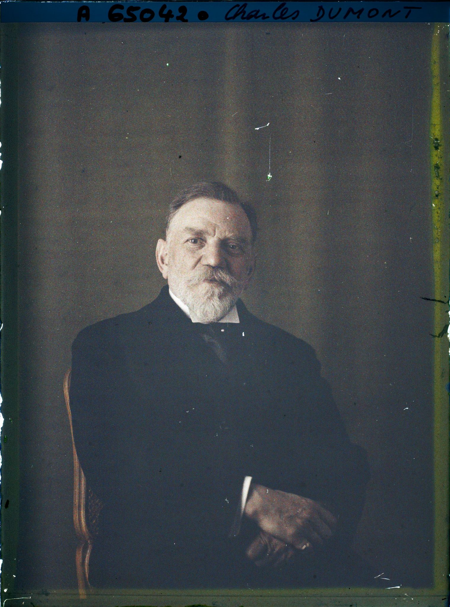 Image représentant https://musee-albert-kahn.s-museum.fr/home/NWQ2OTAwYzNmYjZlZTk1ZWQwODJmMjY4L2dlbmVyaWMtbm90aWNlLXRhYi9hdXRob3JpdHkvNjE3YTc5ZjVjZjhiODk2OGIzMzM3ZDIx/5d6900c3fb6ee95ed082f268/generic-notice-tab/authority/617a79ebcf8b8968b3336bf3 Monsieur Charles Dumont