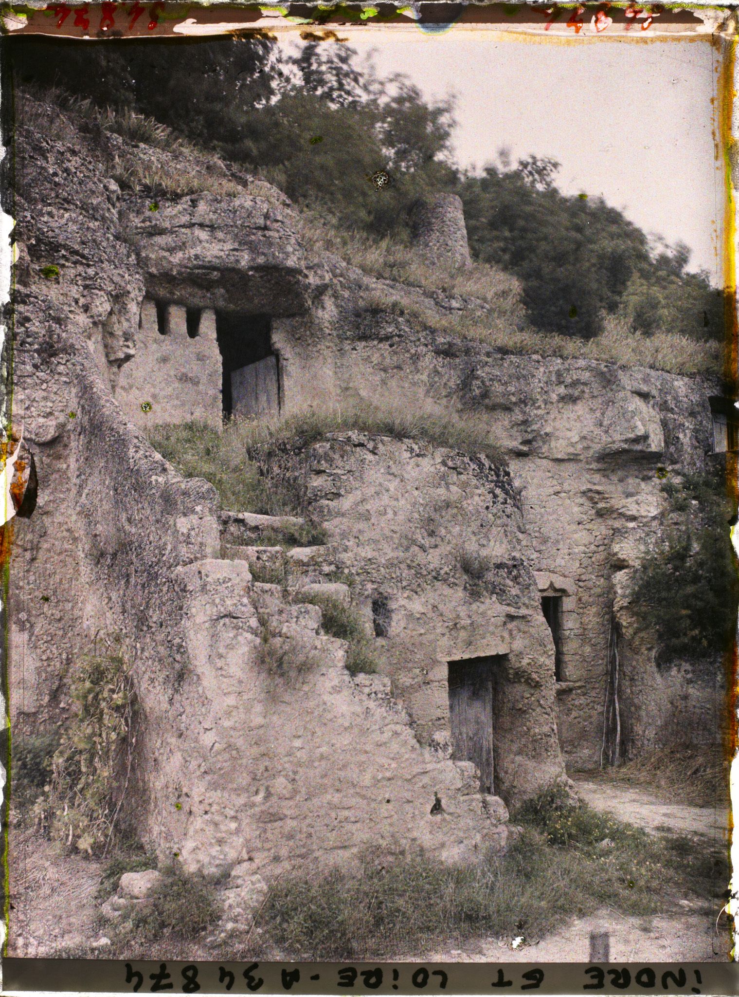 Image représentant Escalier et terrasse d'une maison troglodyte