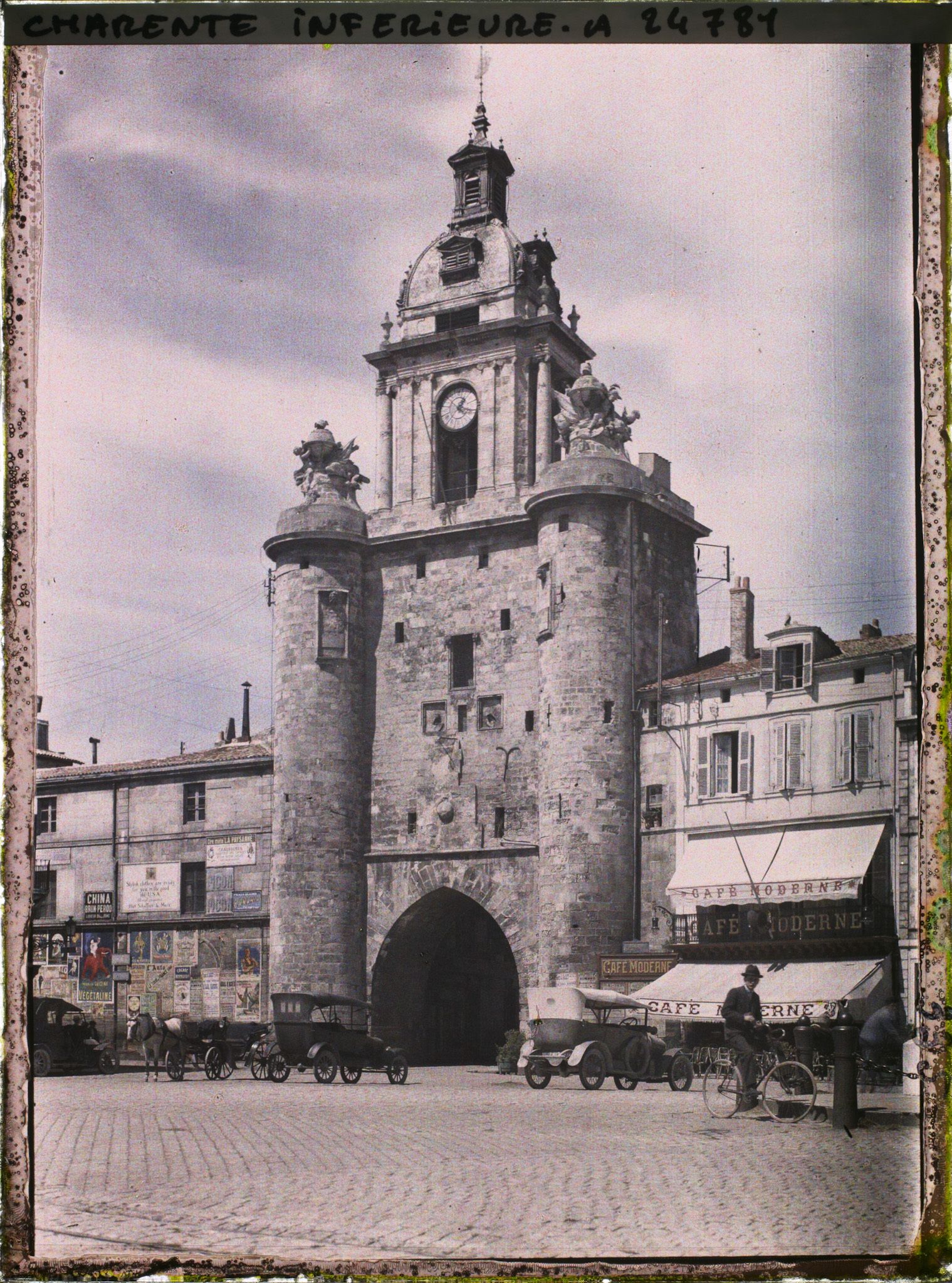Image représentant La Tour de l'Horloge, vue depuis la cours des Dames