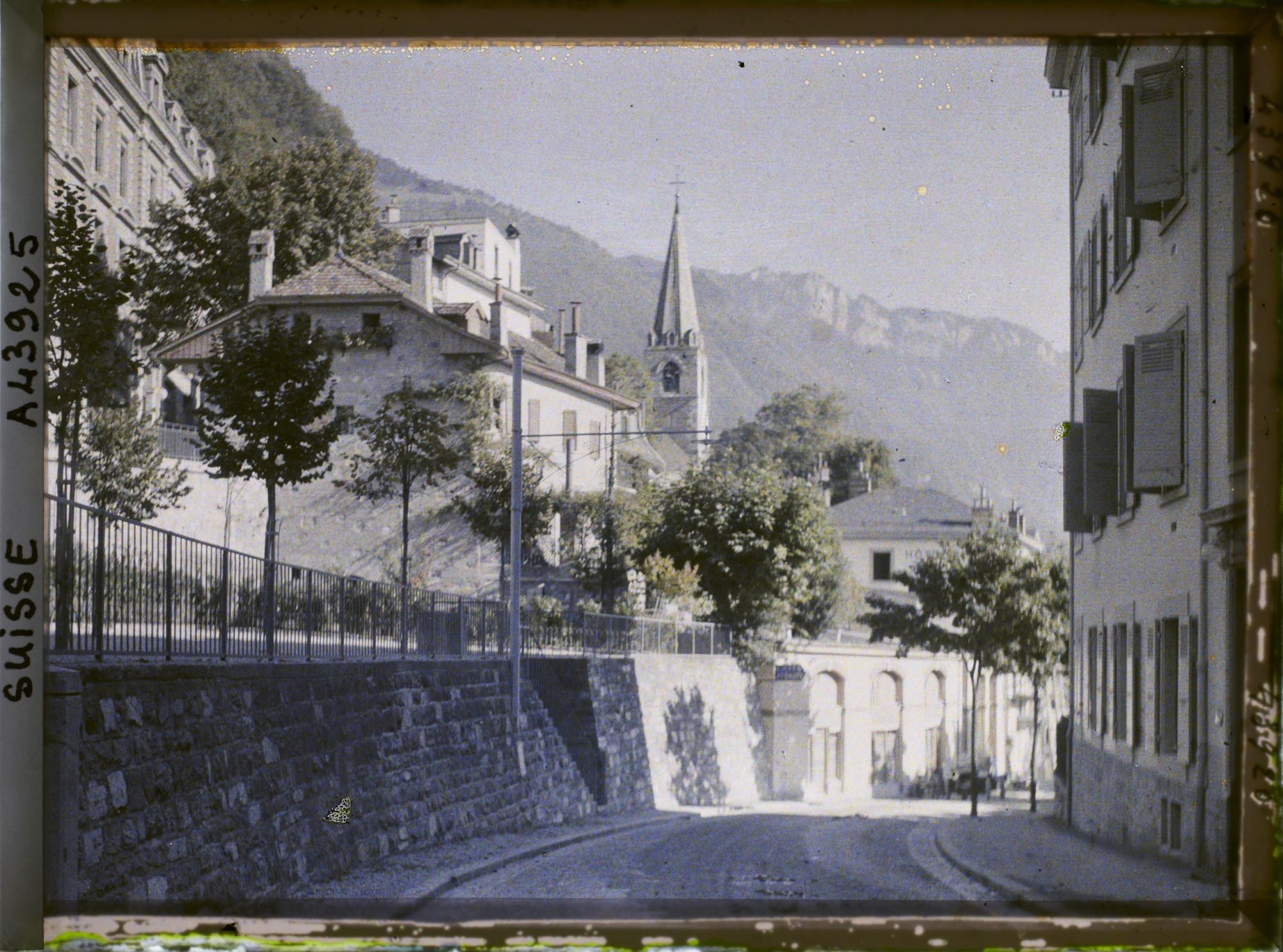Image représentant L'avenue du Midi et le temple de Montreux