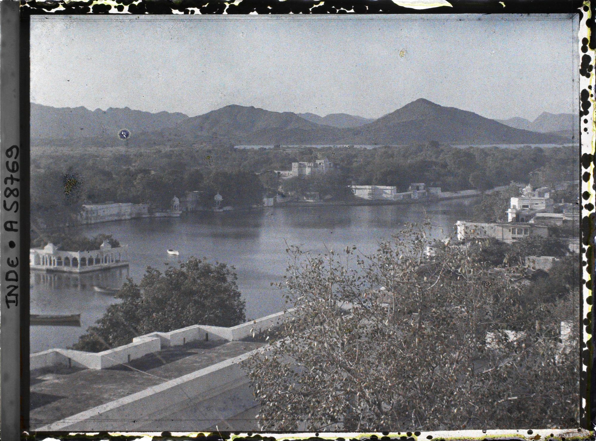 Image représentant Panorama sur l'extrémité nord du lac Pichola et la presqu'île de Brahm Puri