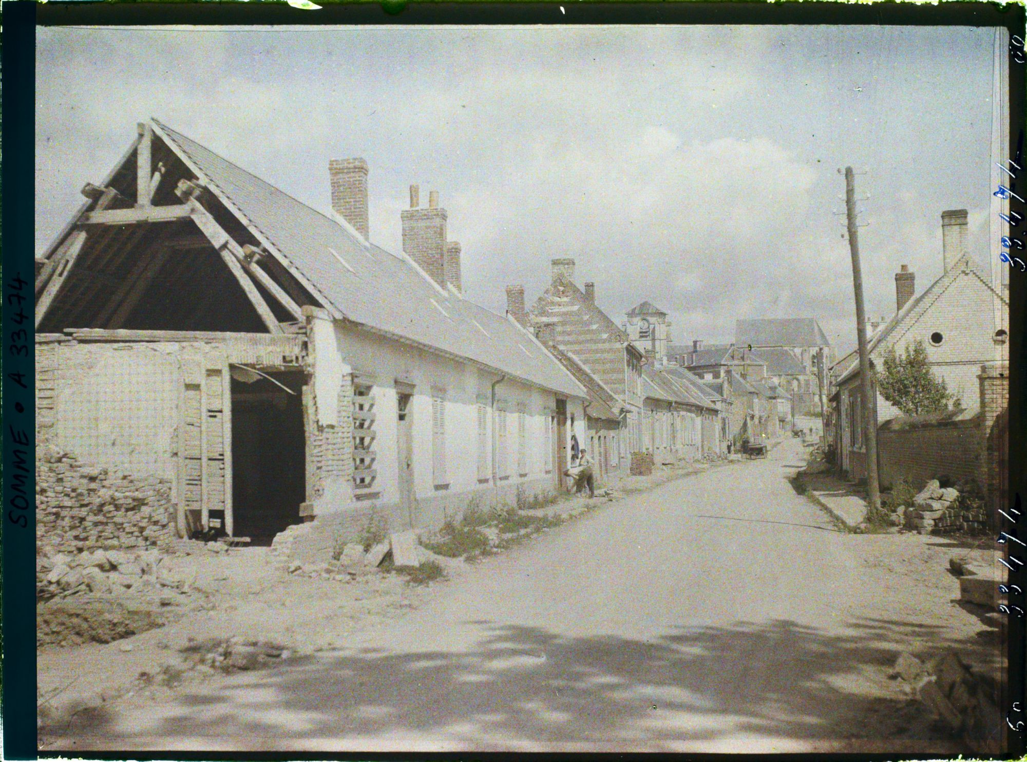 Image représentant France, Bray s/ Somme, La rue et l'Eglise