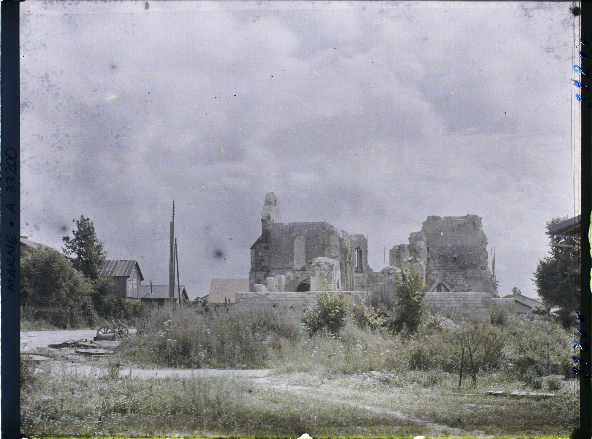 Image représentant France, St Souplet , Une vue vers les ruines de l'Eglise