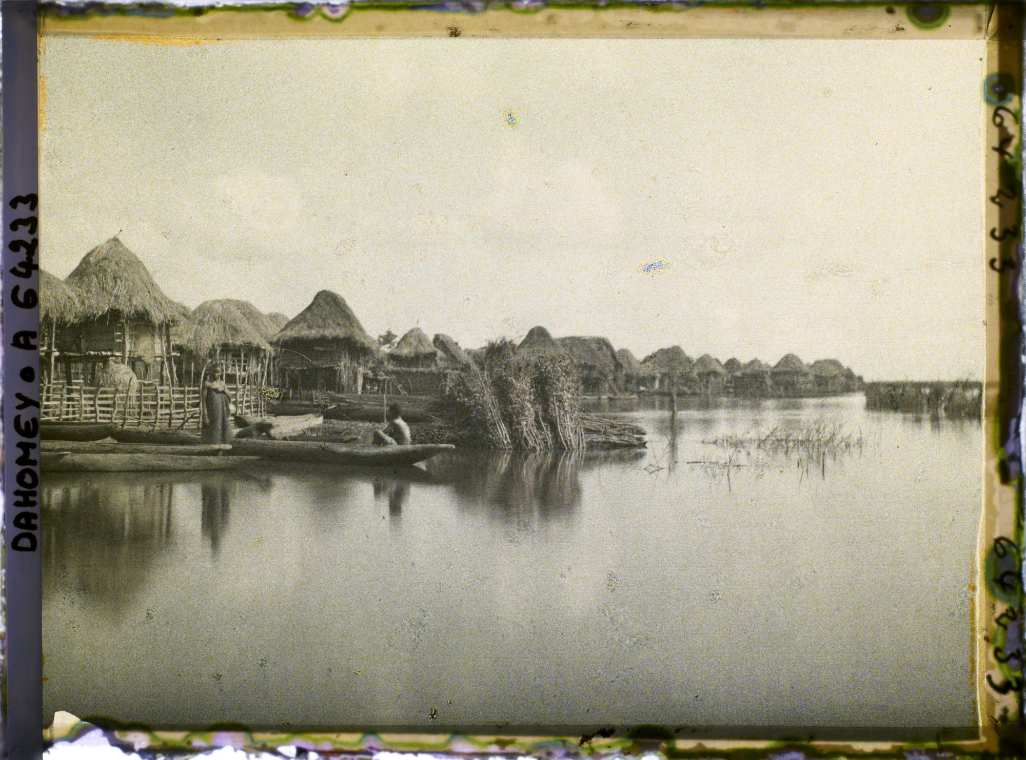 Image représentant Vue sur le village lacustre et la lagune